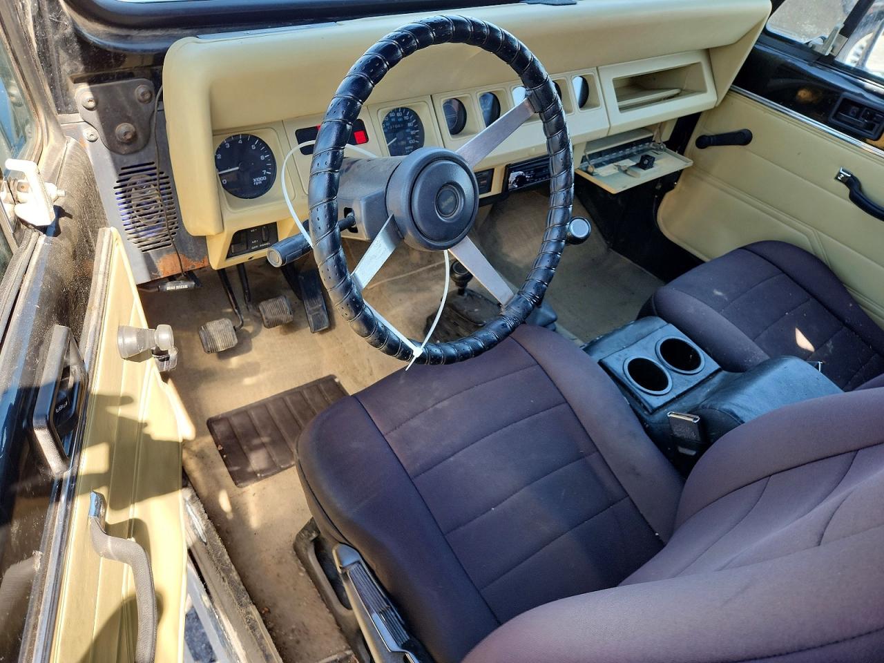 1992 Jeep Wrangler / Yj Черный vin: 2J4FY29S2NJ524811