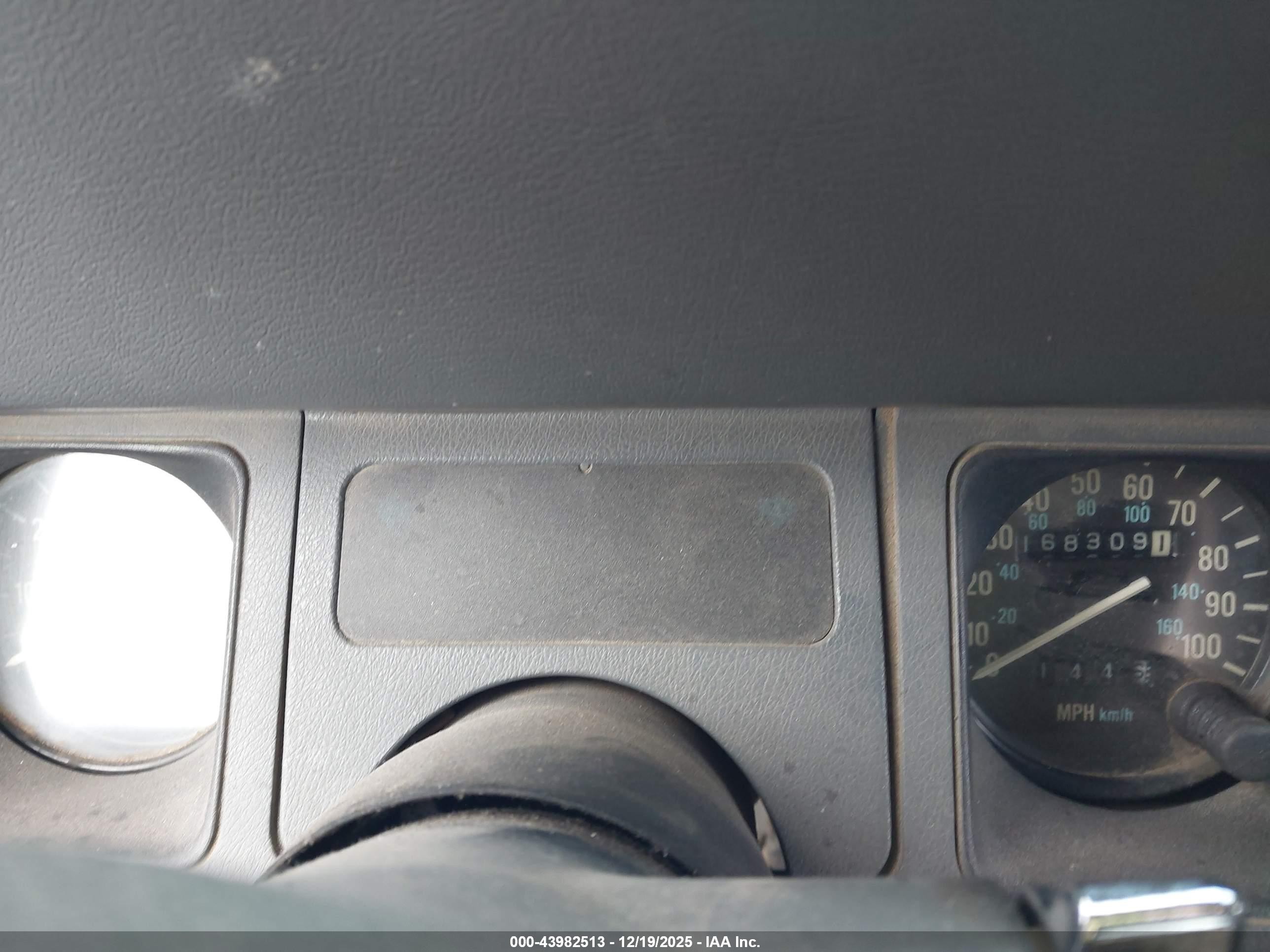 1989 Jeep Wrangler / Yj   Черный vin: 2J4FY29T3KJ155851