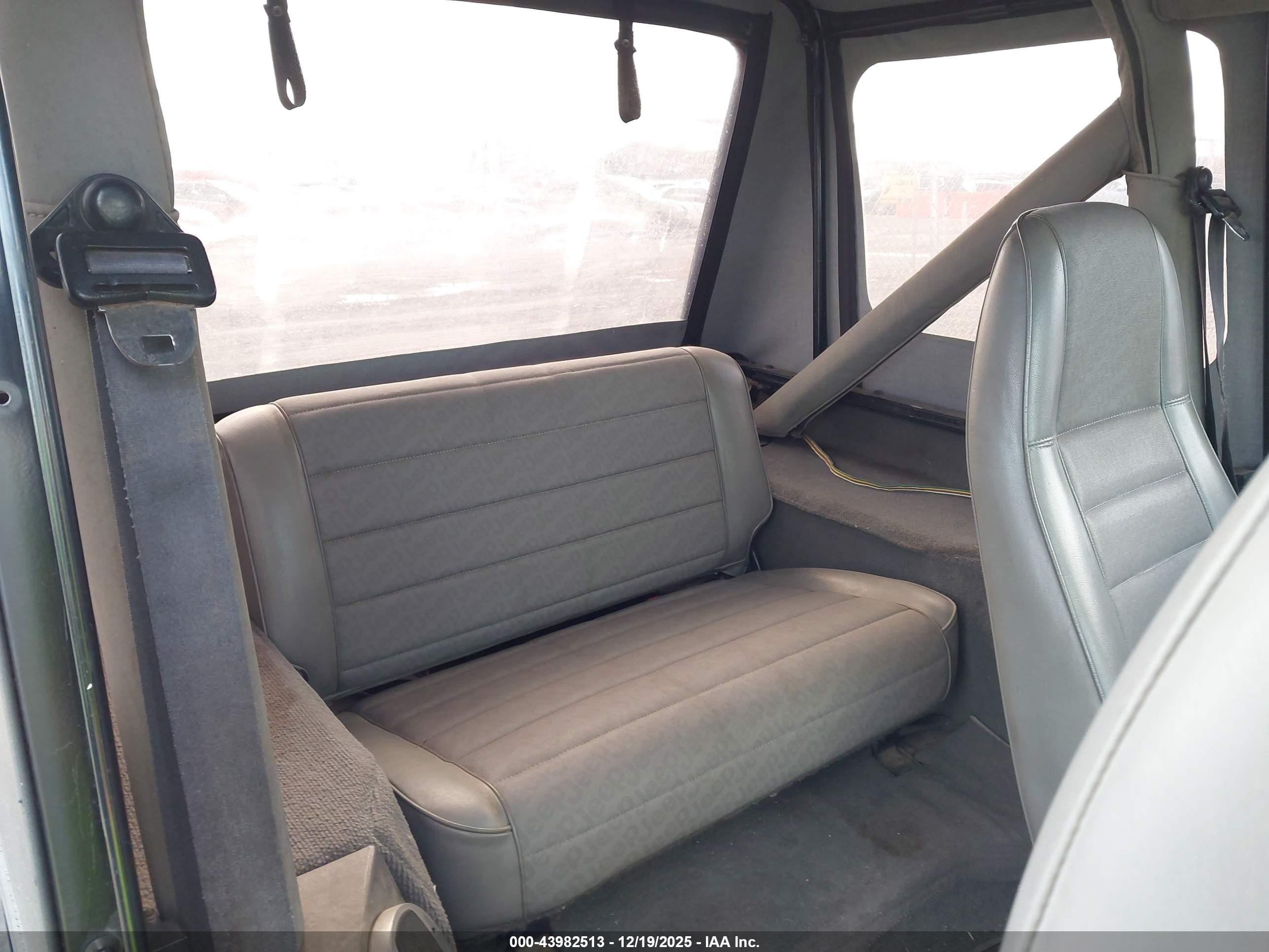 1989 Jeep Wrangler / Yj   Черный vin: 2J4FY29T3KJ155851