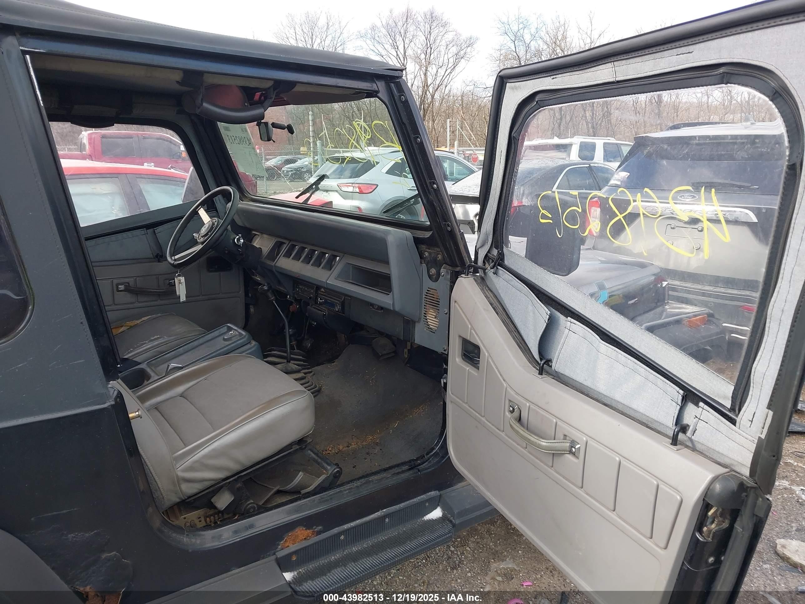 1989 Jeep Wrangler / Yj   Черный vin: 2J4FY29T3KJ155851