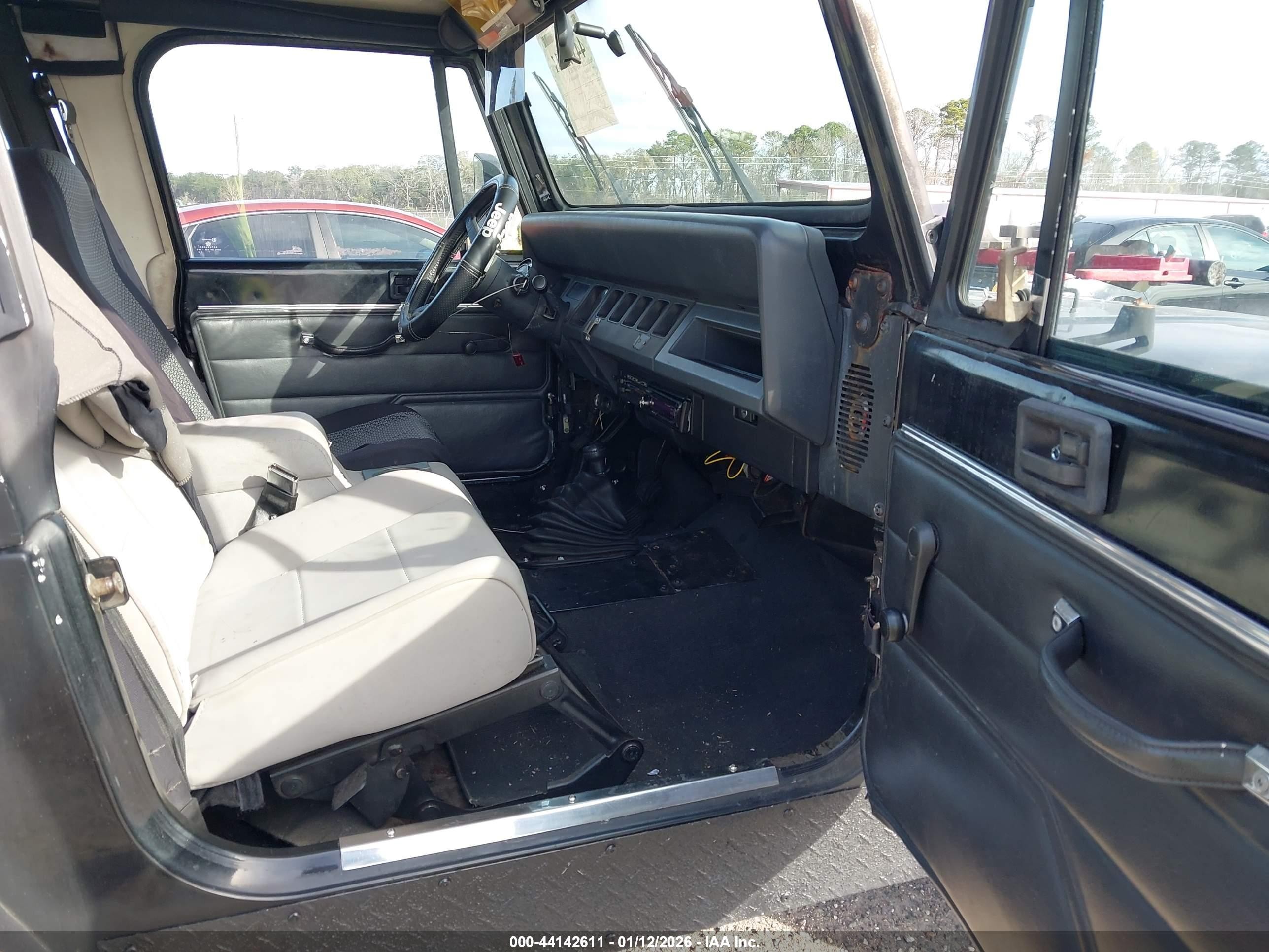 1990 Jeep Wrangler / Yj   Черный vin: 2J4FY29T4LJ500614