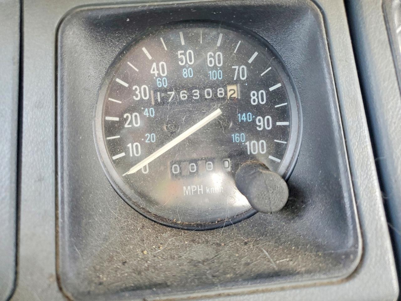 1989 Jeep Wrangler / Yj White vin: 2J4FY29T6KJ131625