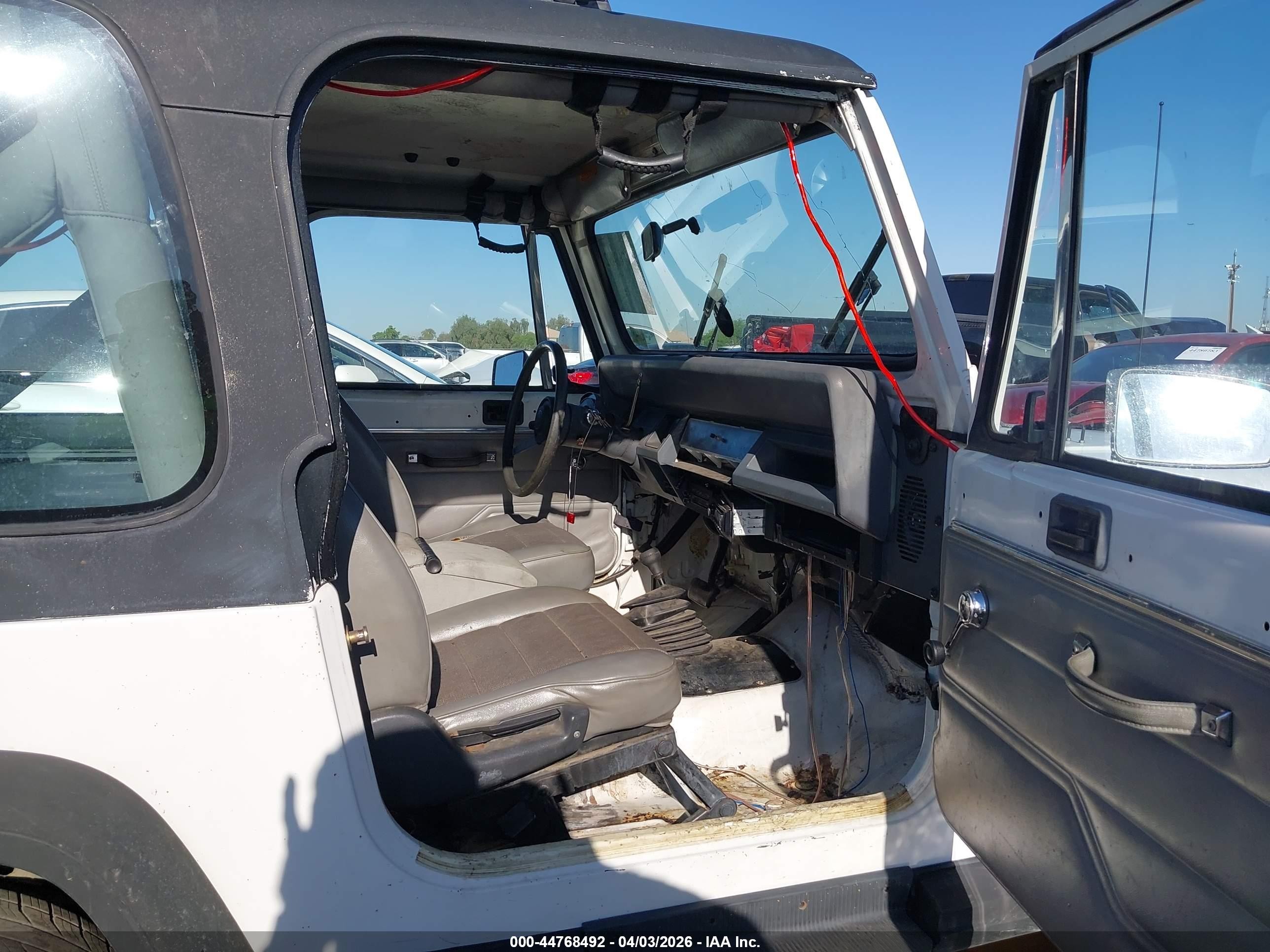 1989 Jeep Wrangler / Yj Белый vin: 2J4FY29T8KJ143341