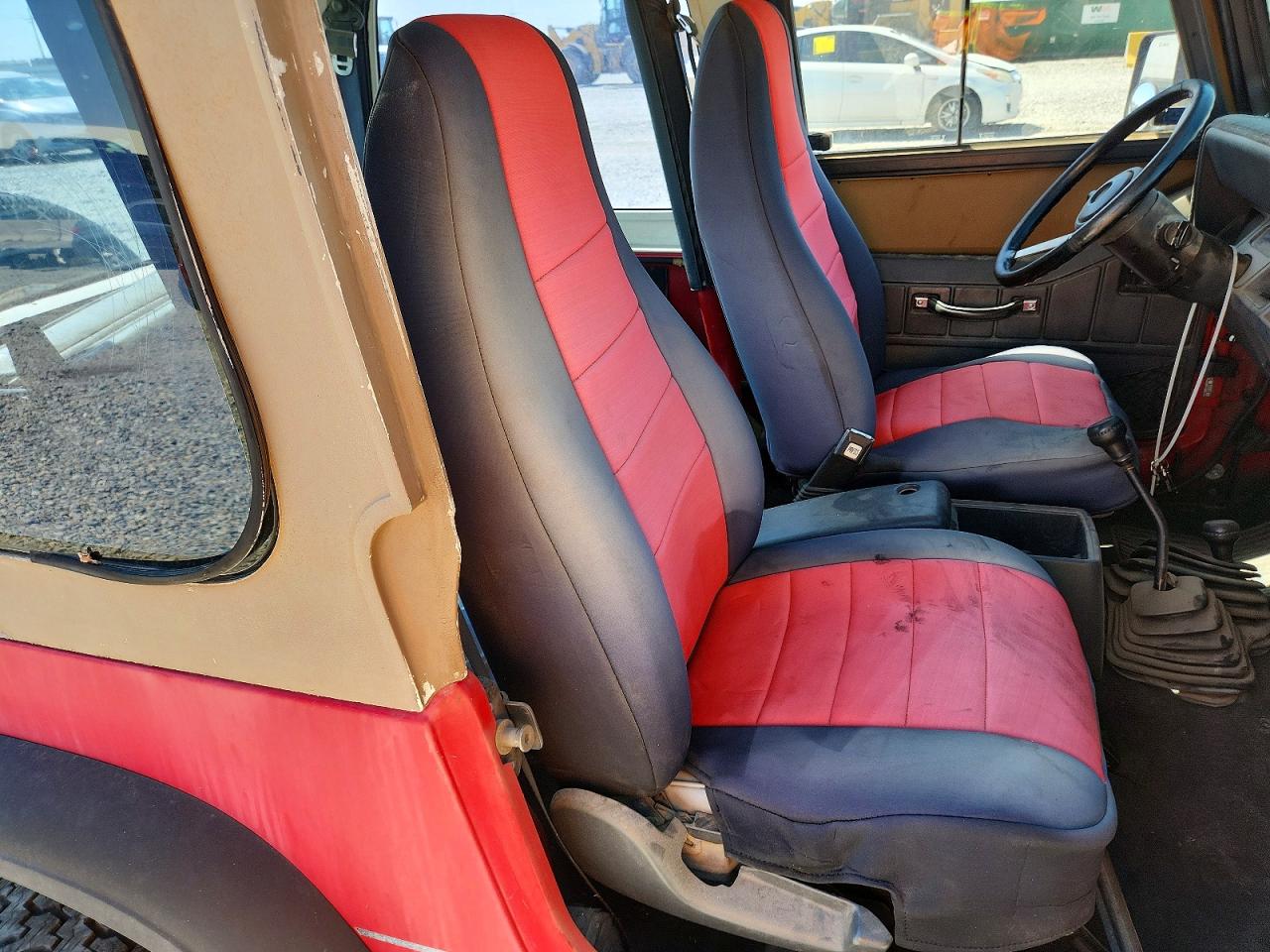 1992 Jeep Wrangler / Yj Islander Красный vin: 2J4FY39S3NJ558259
