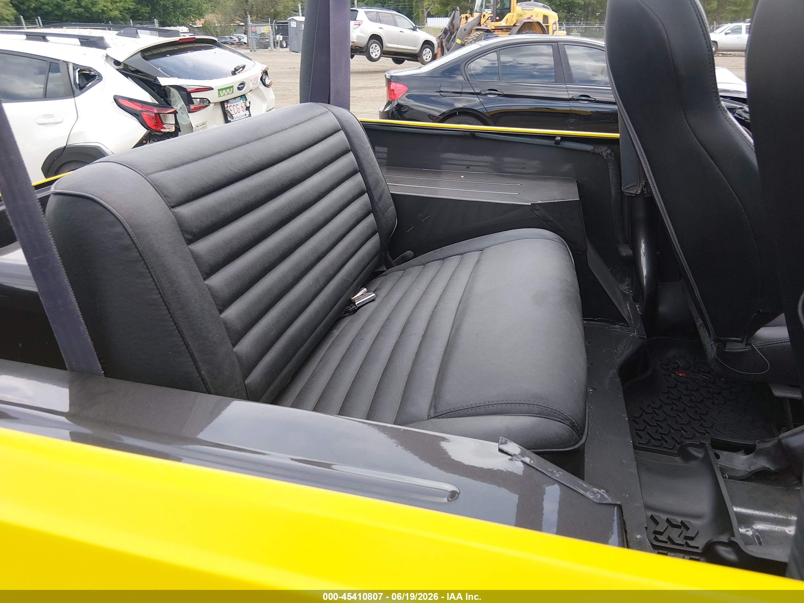 1989 Jeep Wrangler / Yj Laredo Yellow vin: 2J4FY59T0KJ152164