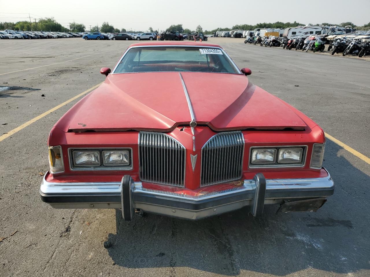 1976 Pontiac Uk Red vin: 2J57M6P248861