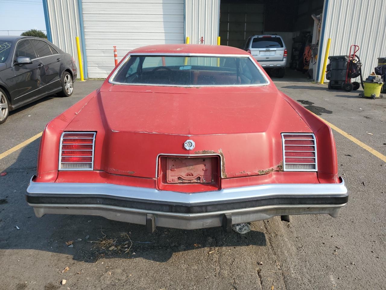 1976 Pontiac Uk Red vin: 2J57M6P248861