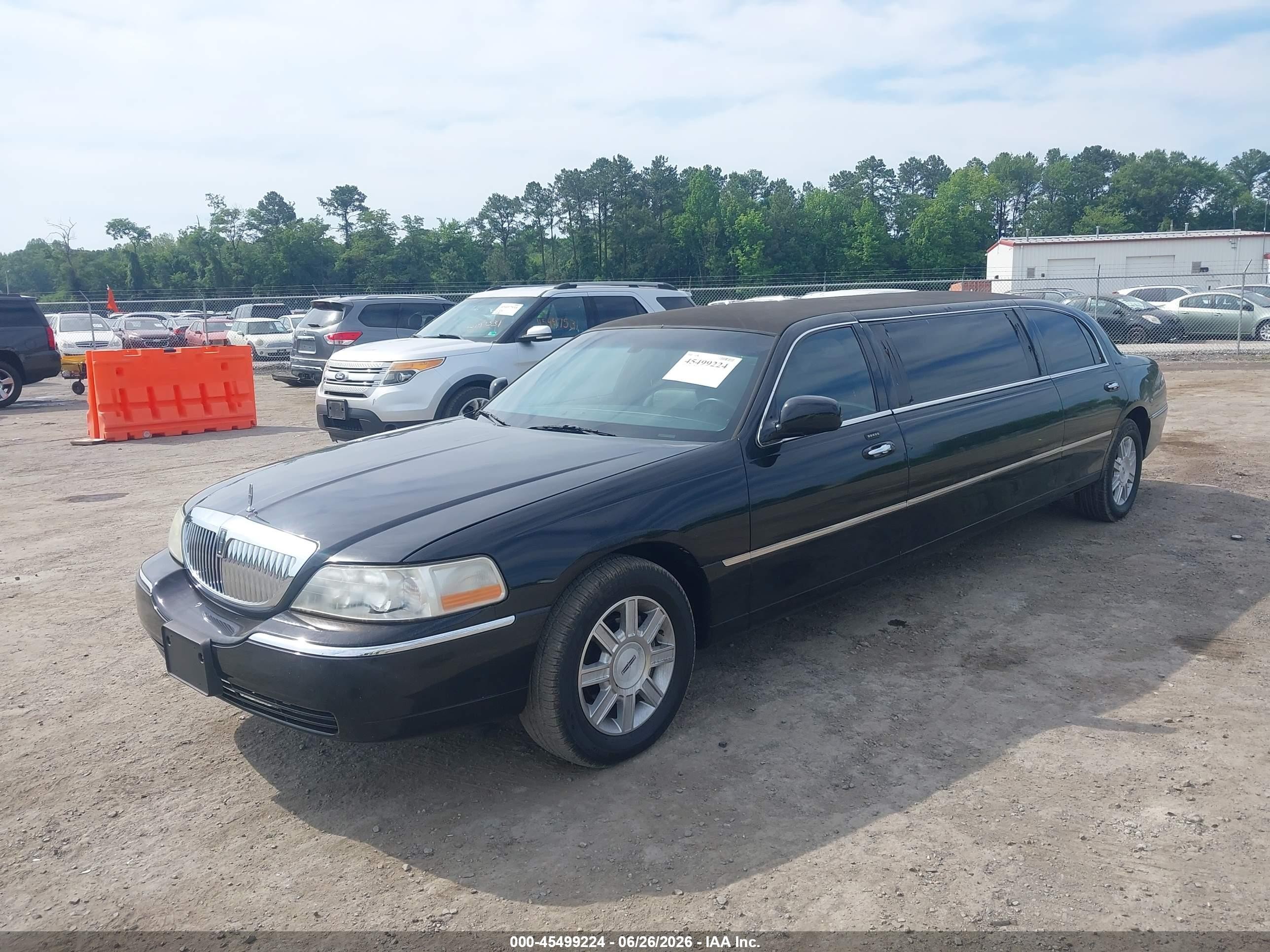 2008 Lincoln Town Car Executive Black vin: 2L1FM88W78X644434