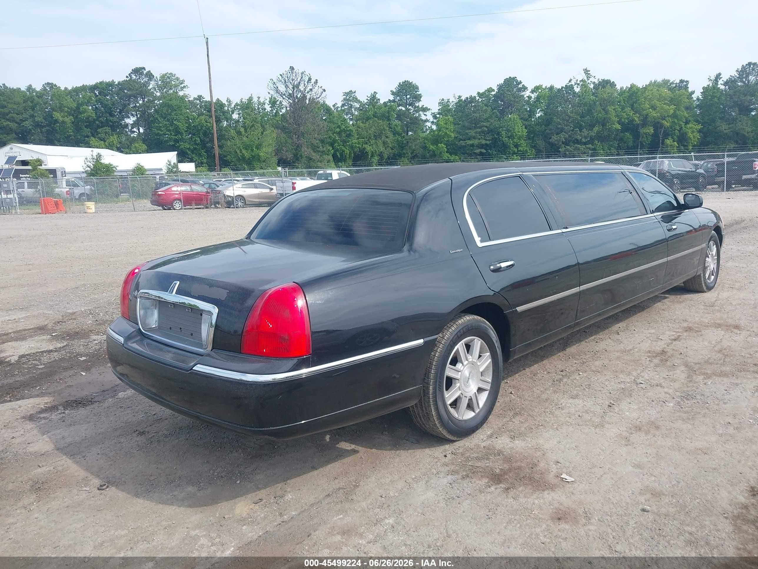 2008 Lincoln Town Car Executive Black vin: 2L1FM88W78X644434