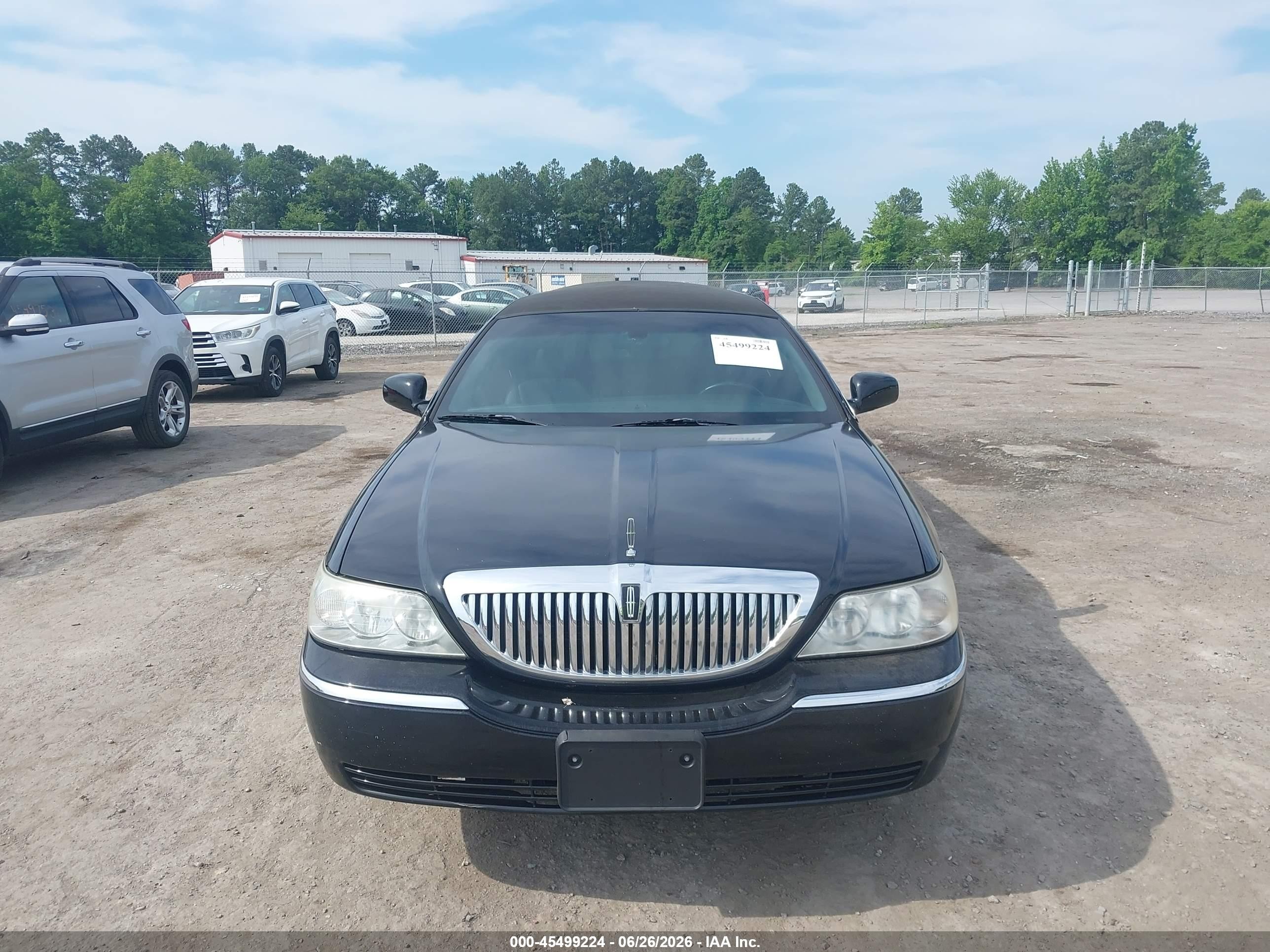 2008 Lincoln Town Car Executive Black vin: 2L1FM88W78X644434