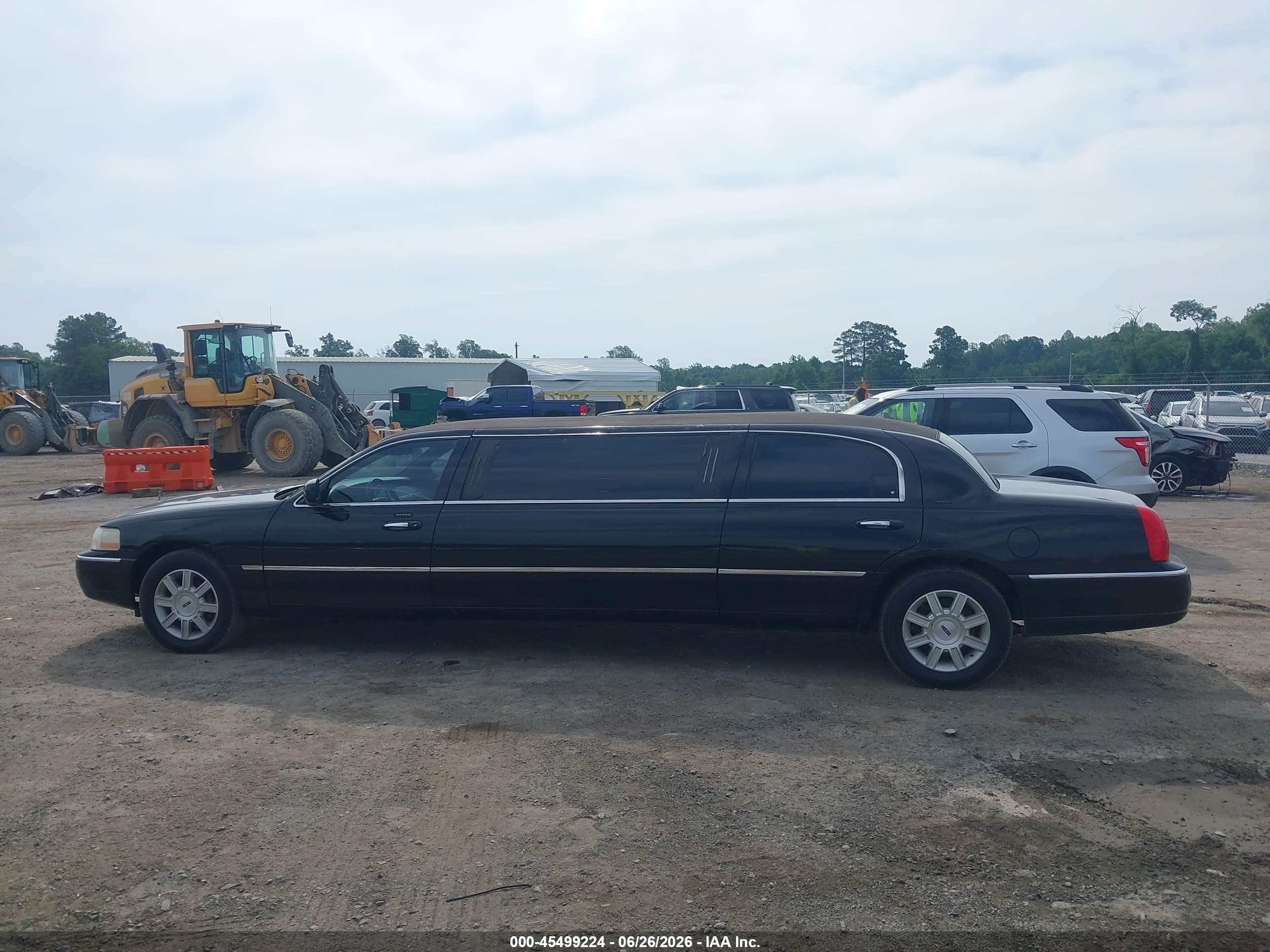 2008 Lincoln Town Car Executive Black vin: 2L1FM88W78X644434