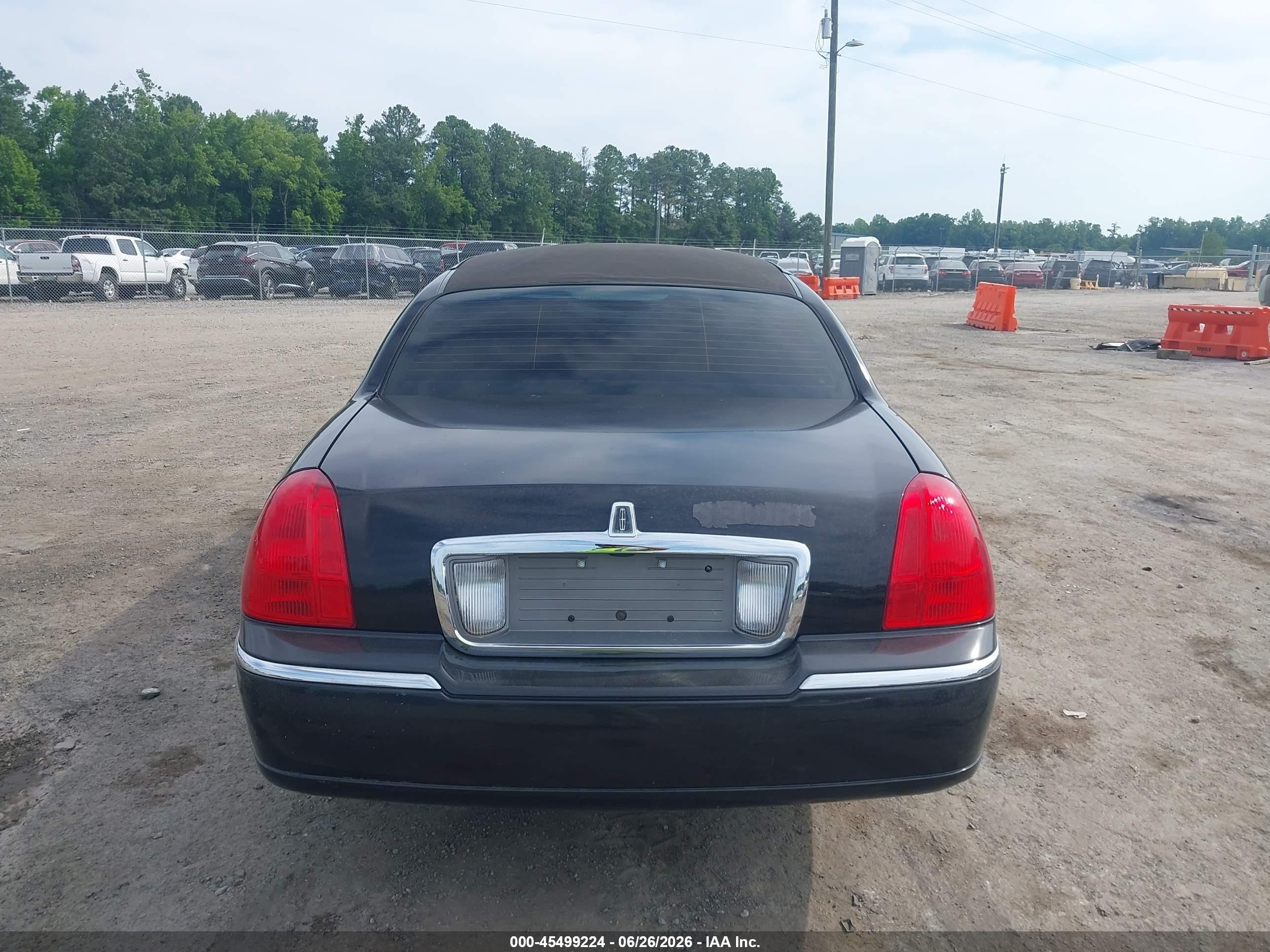 2008 Lincoln Town Car Executive Black vin: 2L1FM88W78X644434