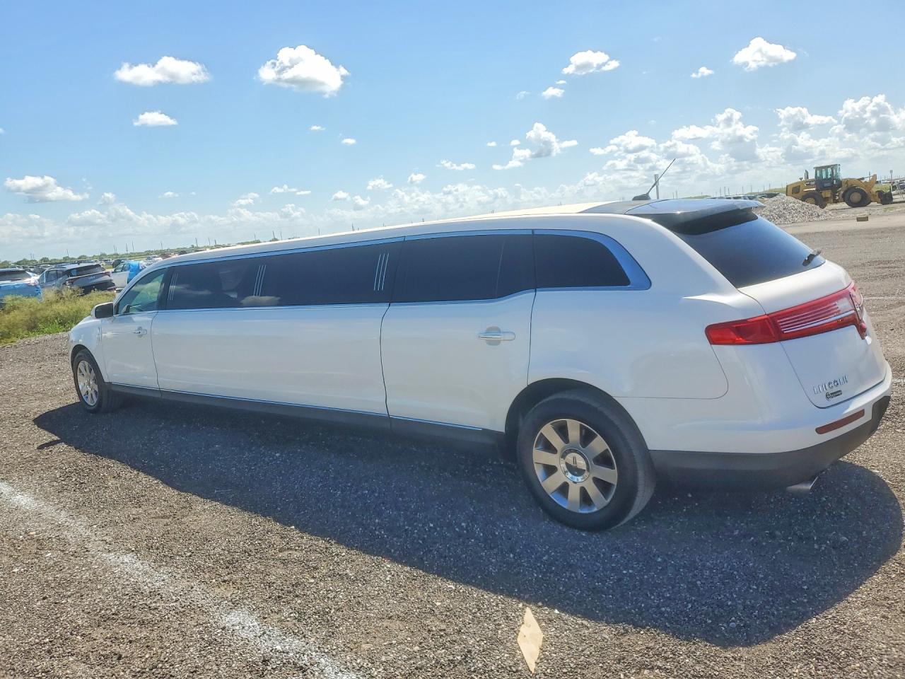 2015 Lincoln Mkt Livery White vin: 2L1MJ5LK0FBL02756
