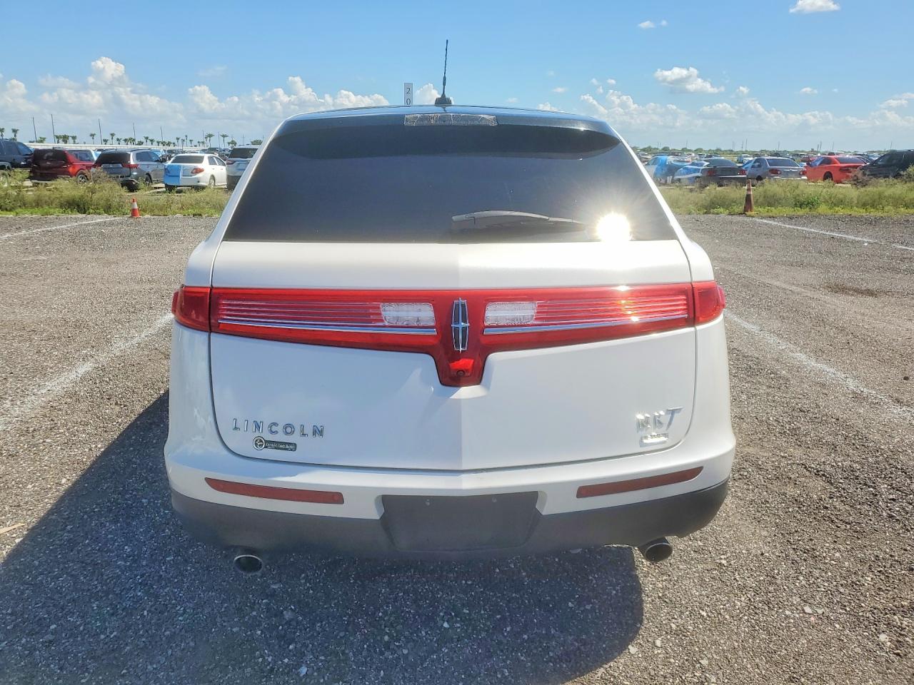 2015 Lincoln Mkt Livery White vin: 2L1MJ5LK0FBL02756