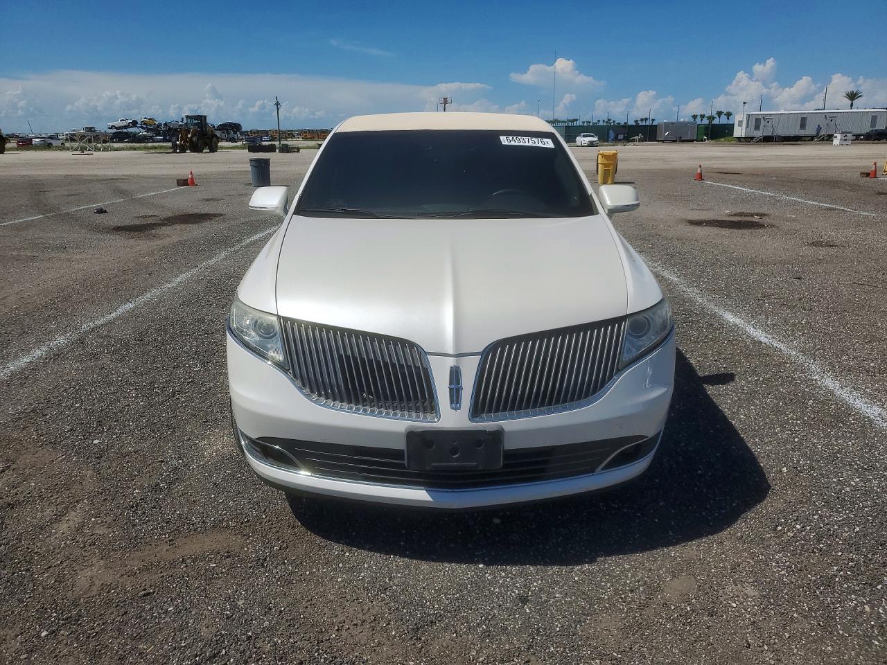 2015 Lincoln Mkt Livery White vin: 2L1MJ5LK0FBL02756