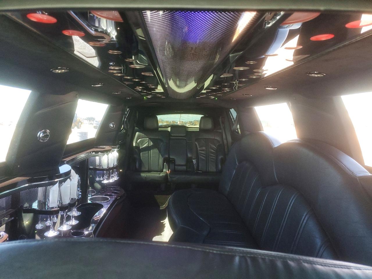 2015 Lincoln Mkt Livery White vin: 2L1MJ5LK0FBL02756