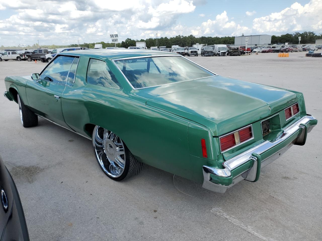 1974 Pontiac                     Catalina Green vin: 2L57R4D116407