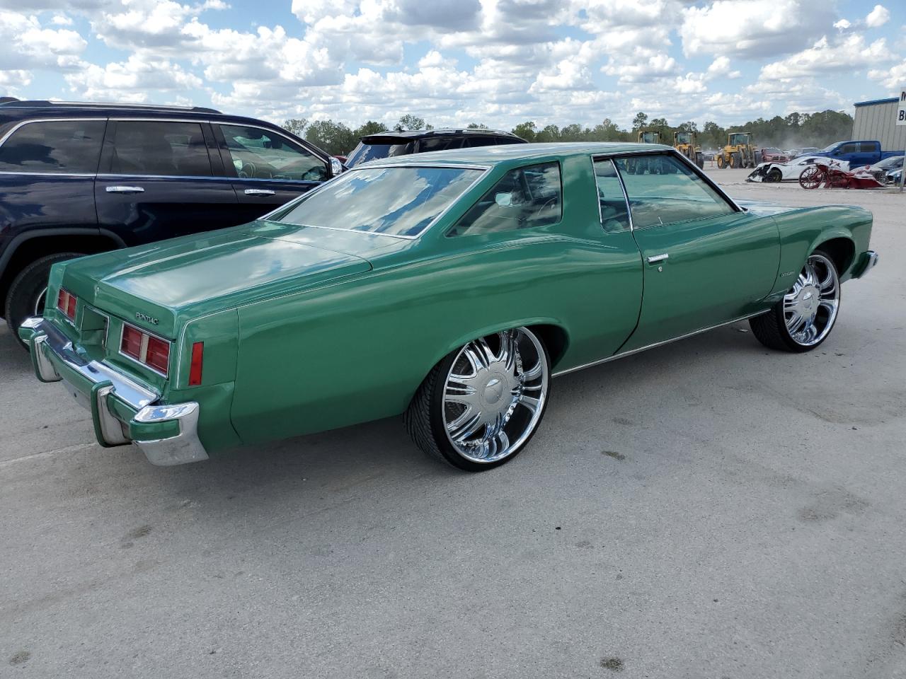 1974 Pontiac                     Catalina Green vin: 2L57R4D116407
