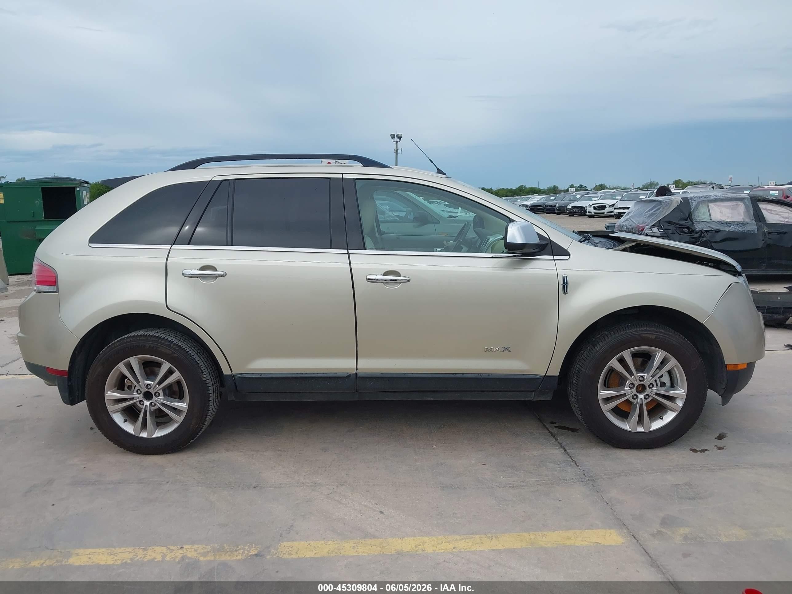 2010 Lincoln Mkx   Gold vin: 2LMDJ6JC2ABJ16908
