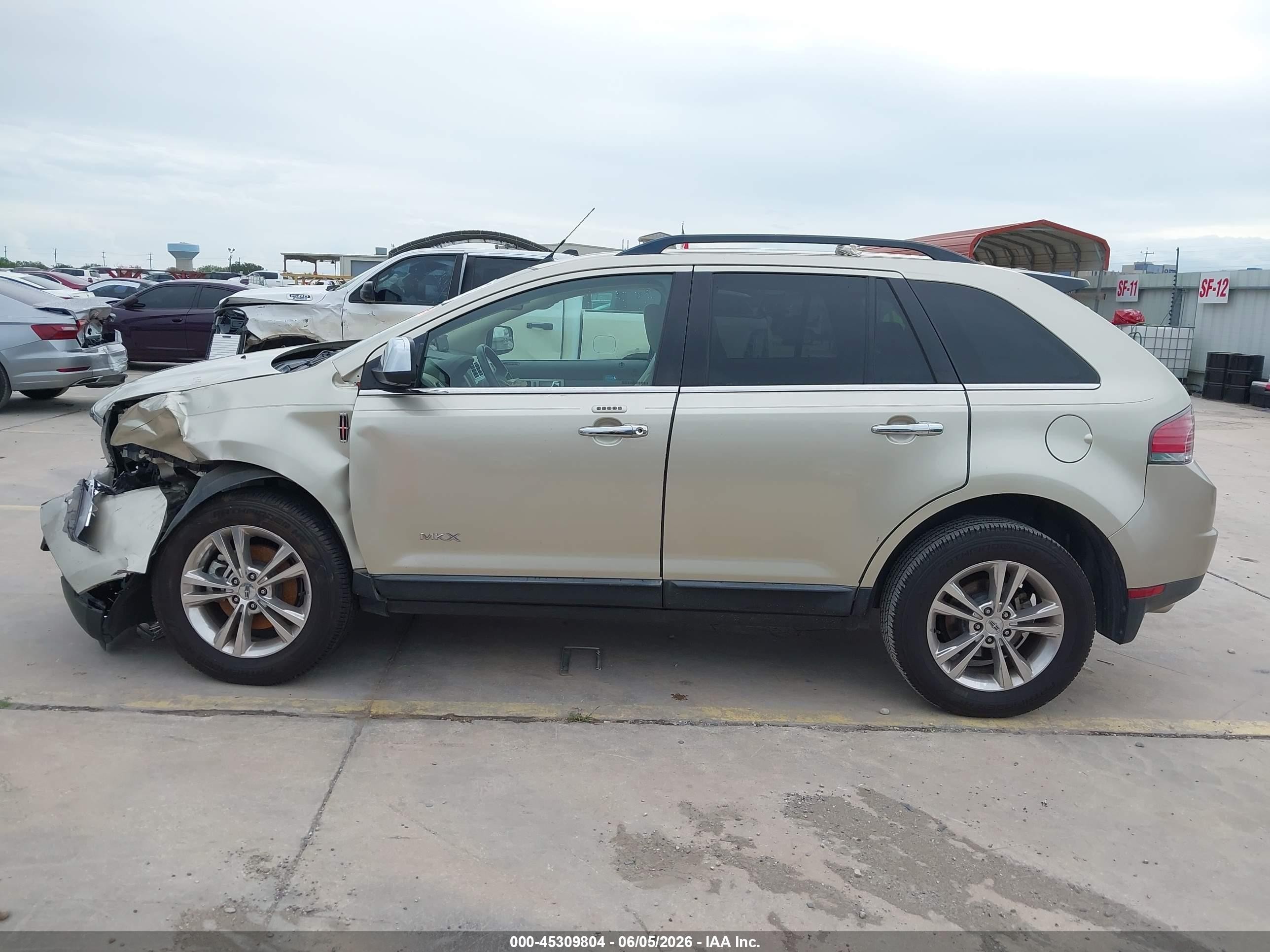 2010 Lincoln Mkx   Gold vin: 2LMDJ6JC2ABJ16908
