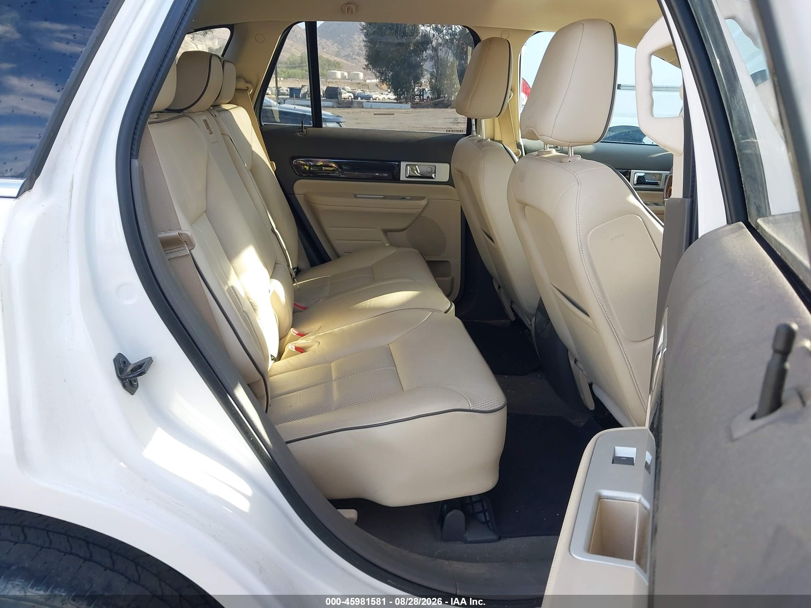 2010 Lincoln Mkx   White vin: 2LMDJ6JC8ABJ34524