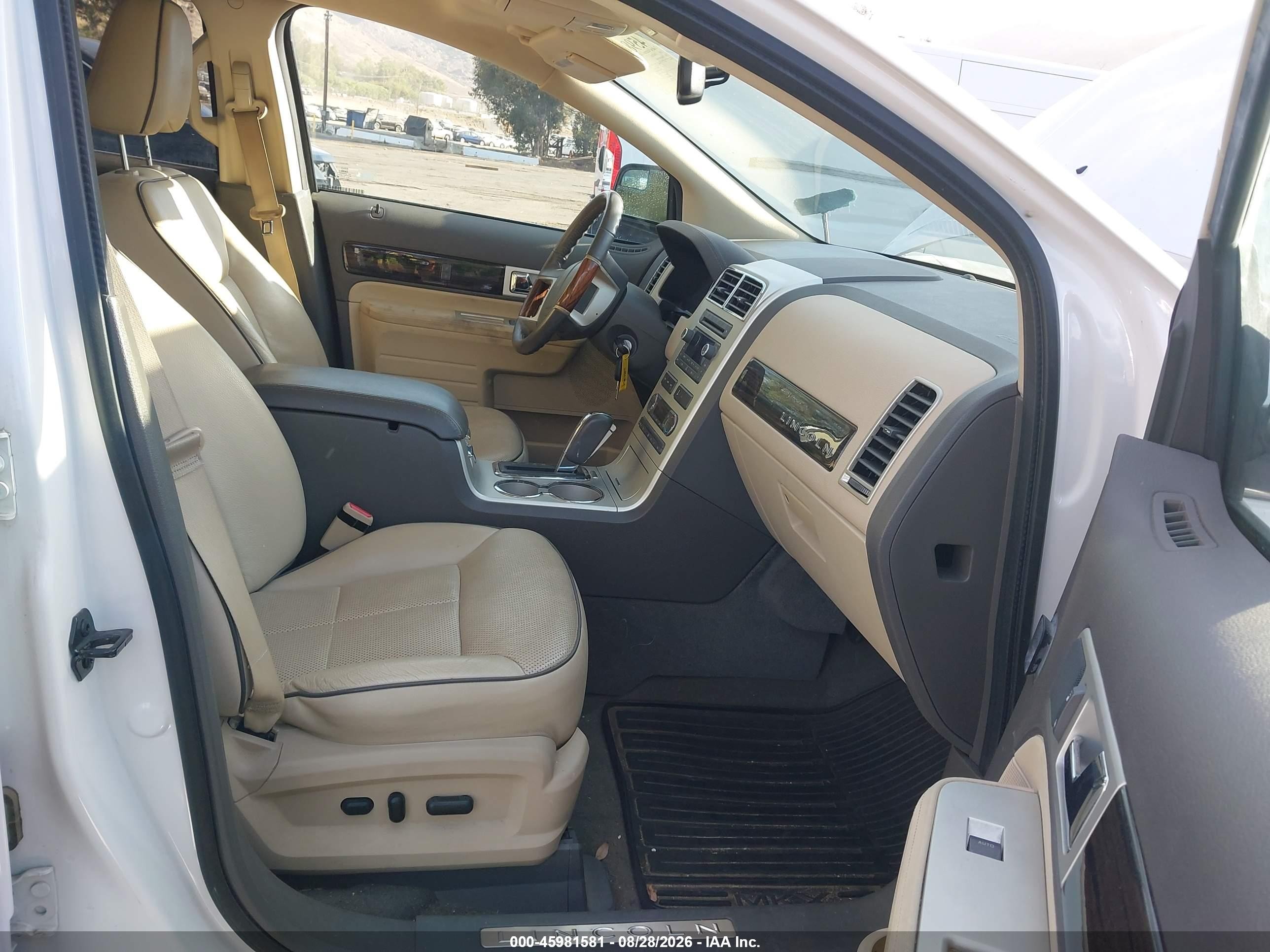 2010 Lincoln Mkx   White vin: 2LMDJ6JC8ABJ34524