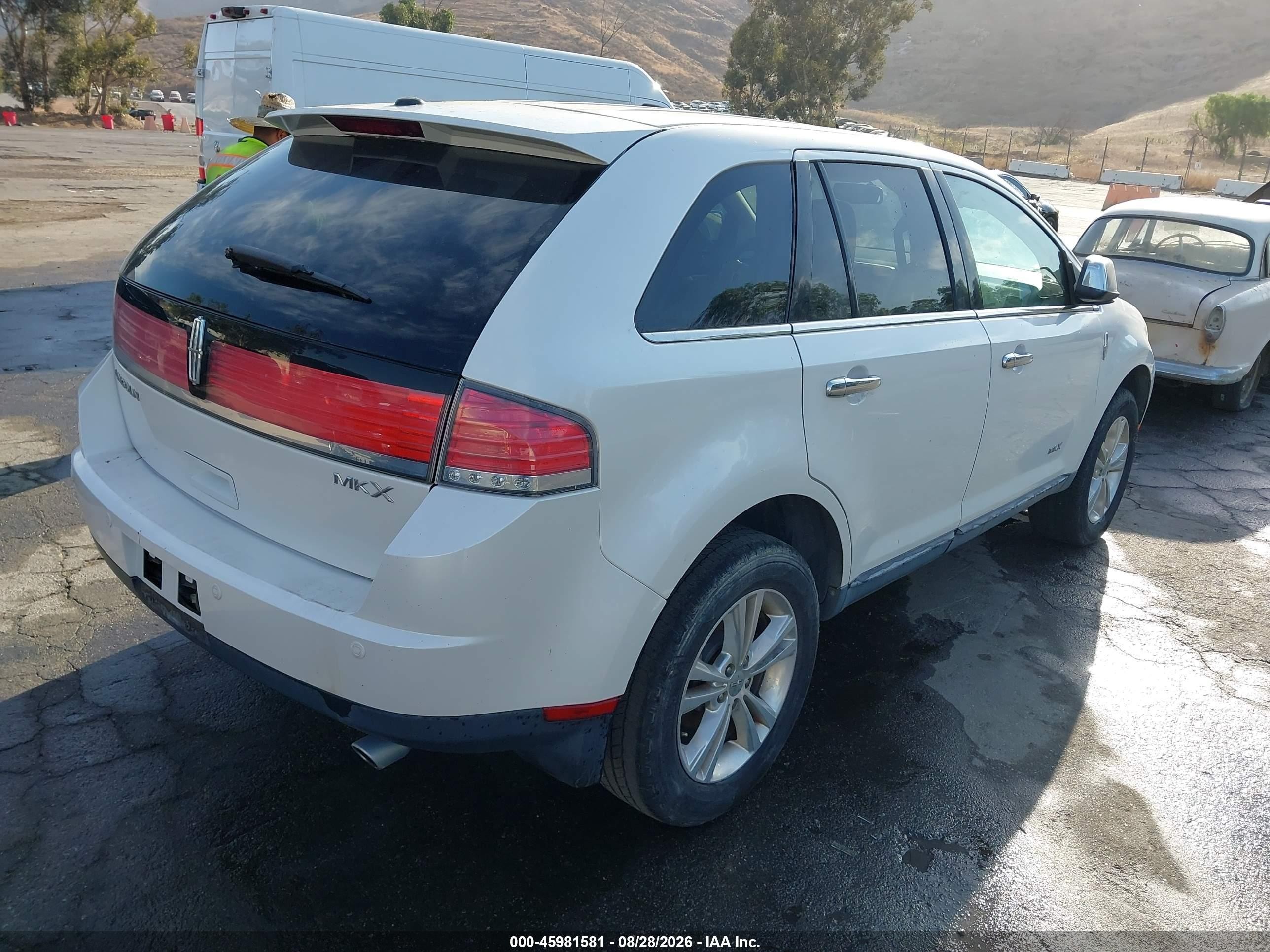 2010 Lincoln Mkx   White vin: 2LMDJ6JC8ABJ34524