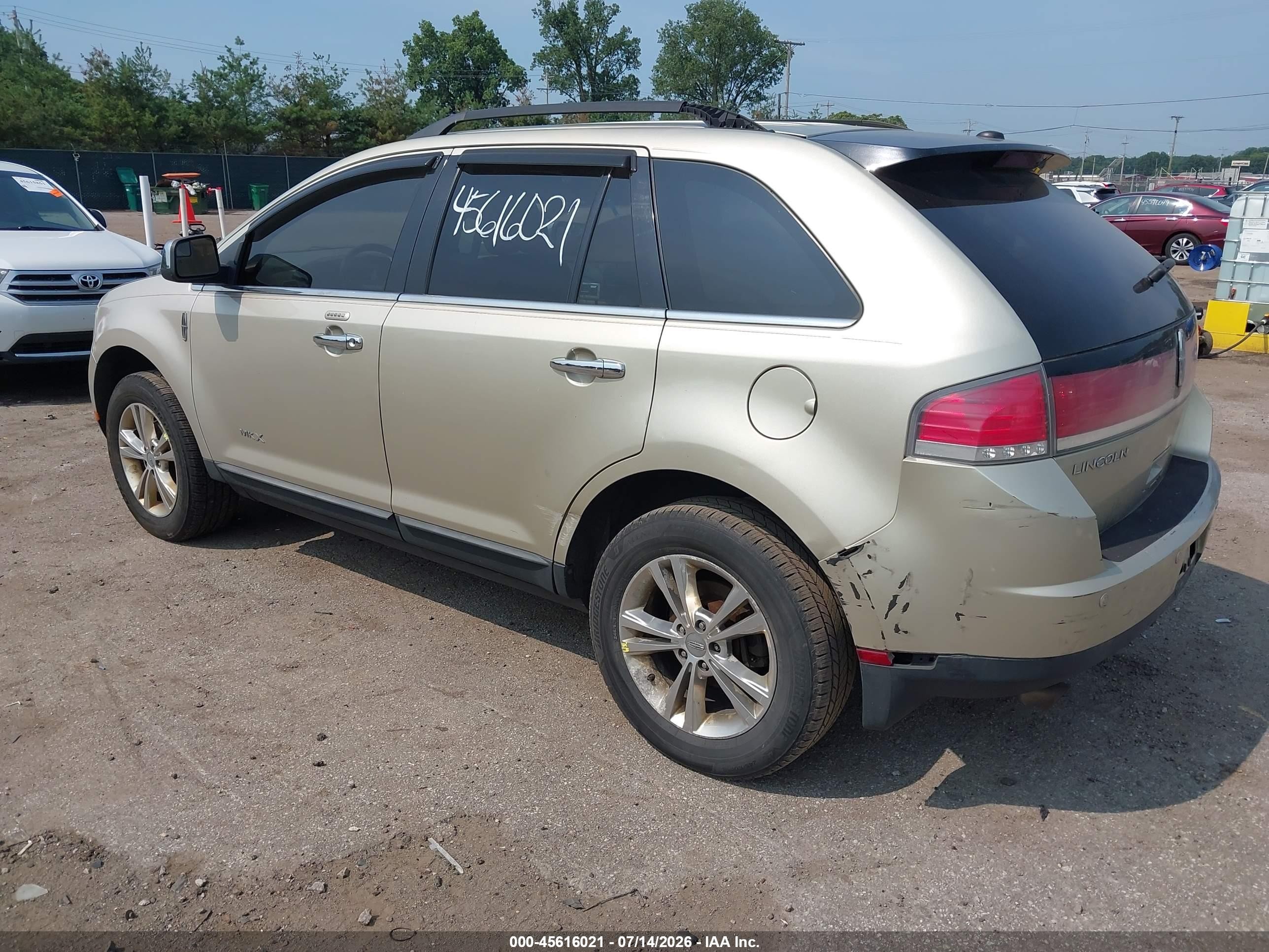 2010 Lincoln Mkx   Gold vin: 2LMDJ6JC9ABJ29154