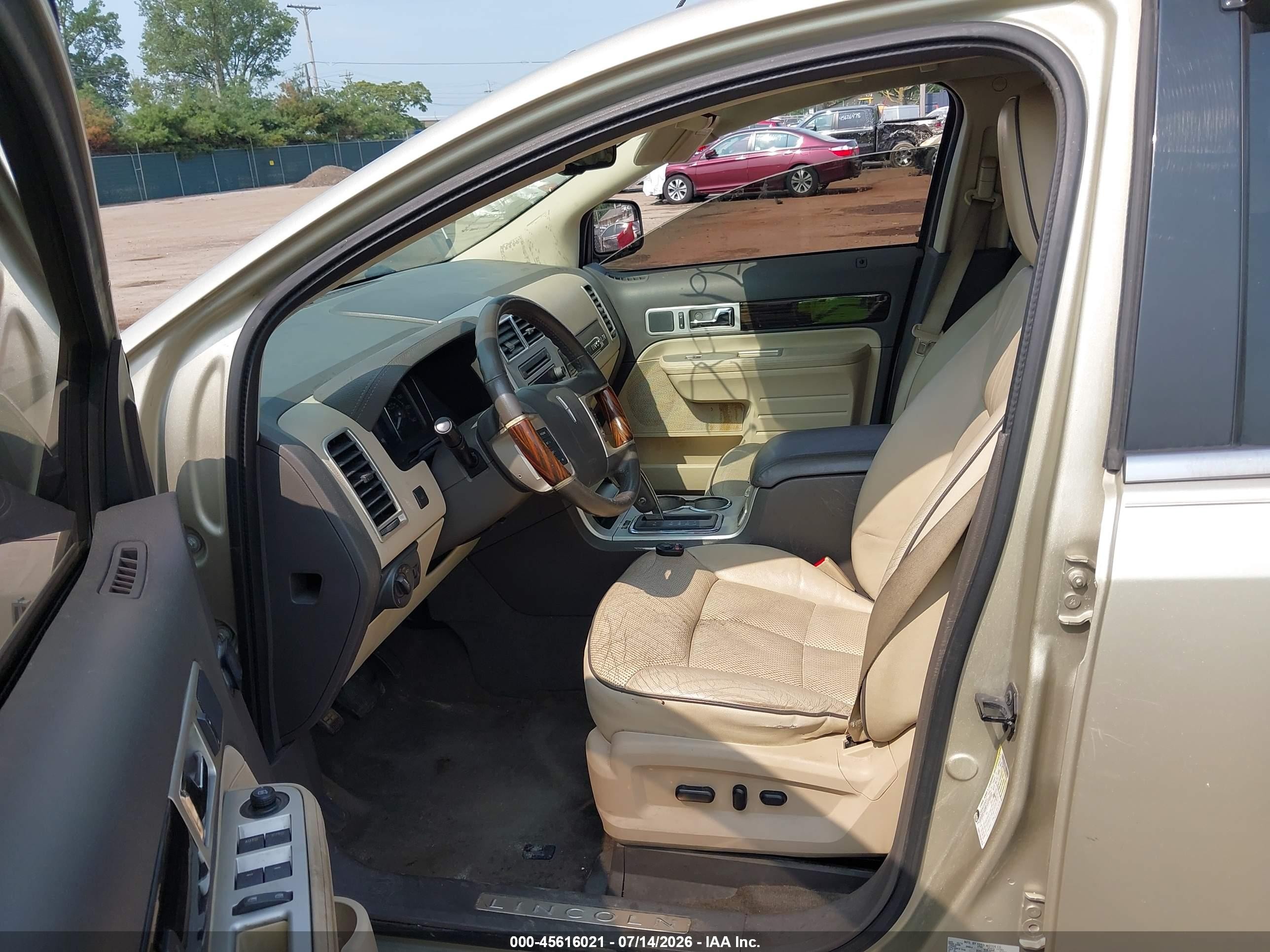 2010 Lincoln Mkx   Gold vin: 2LMDJ6JC9ABJ29154