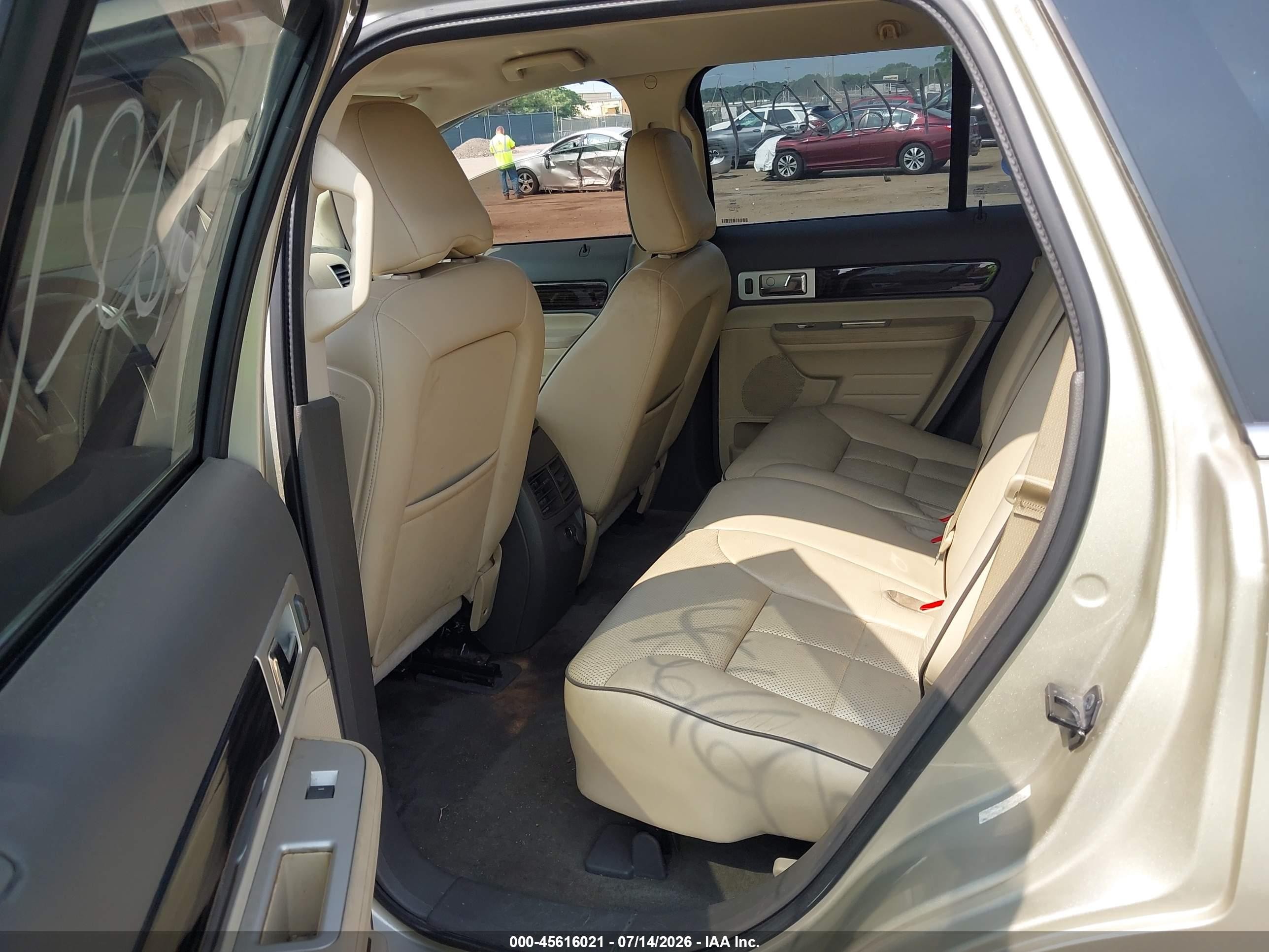 2010 Lincoln Mkx   Gold vin: 2LMDJ6JC9ABJ29154