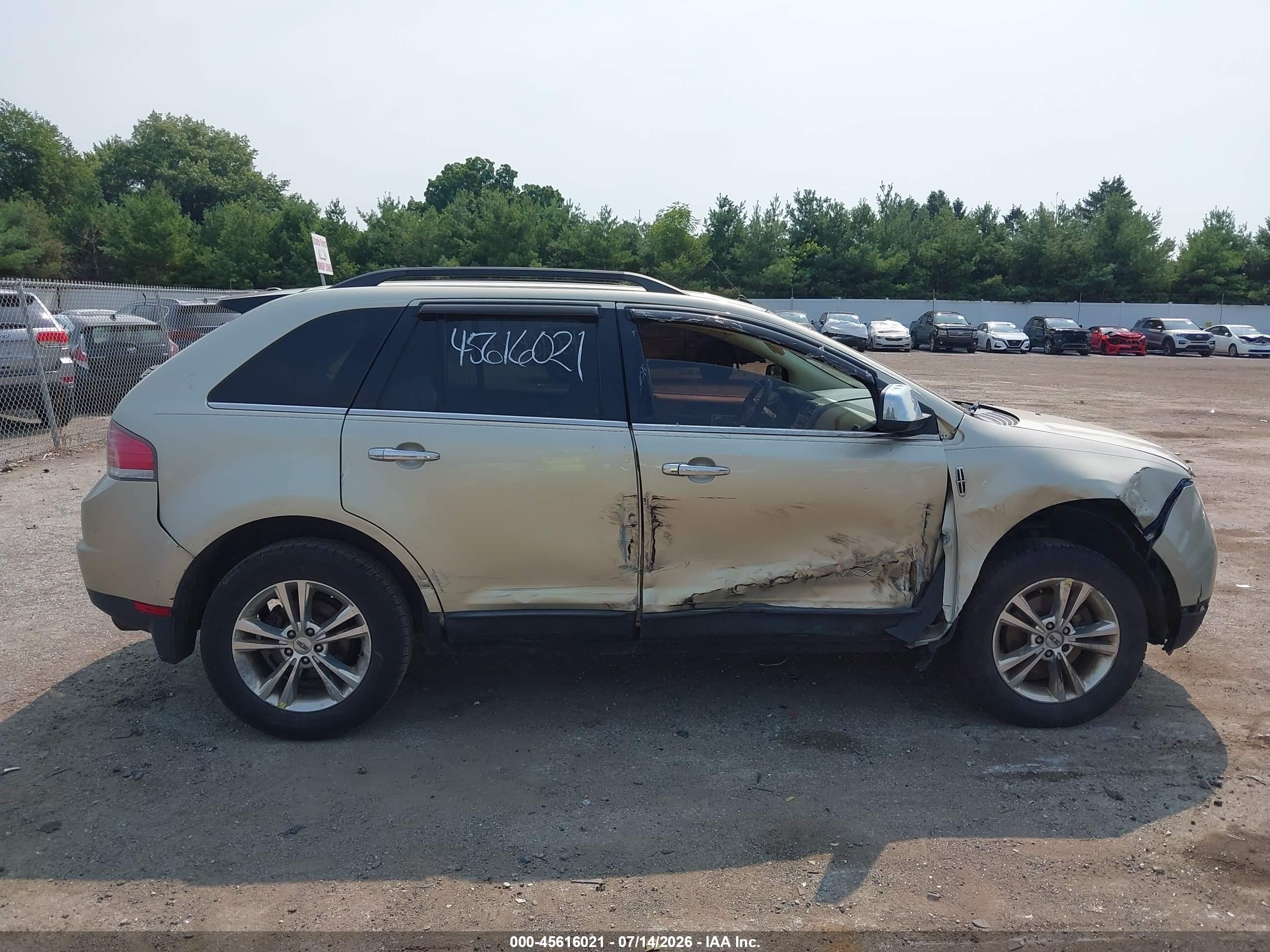 2010 Lincoln Mkx   Gold vin: 2LMDJ6JC9ABJ29154