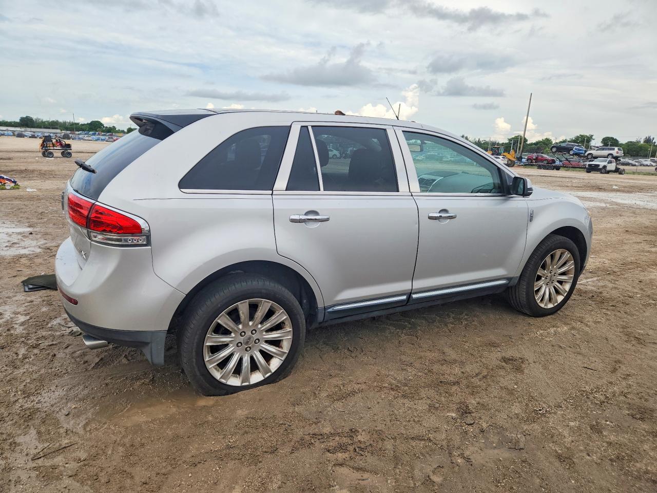 2013 Lincoln Mkx Silver vin: 2LMDJ6JK0DBL45227