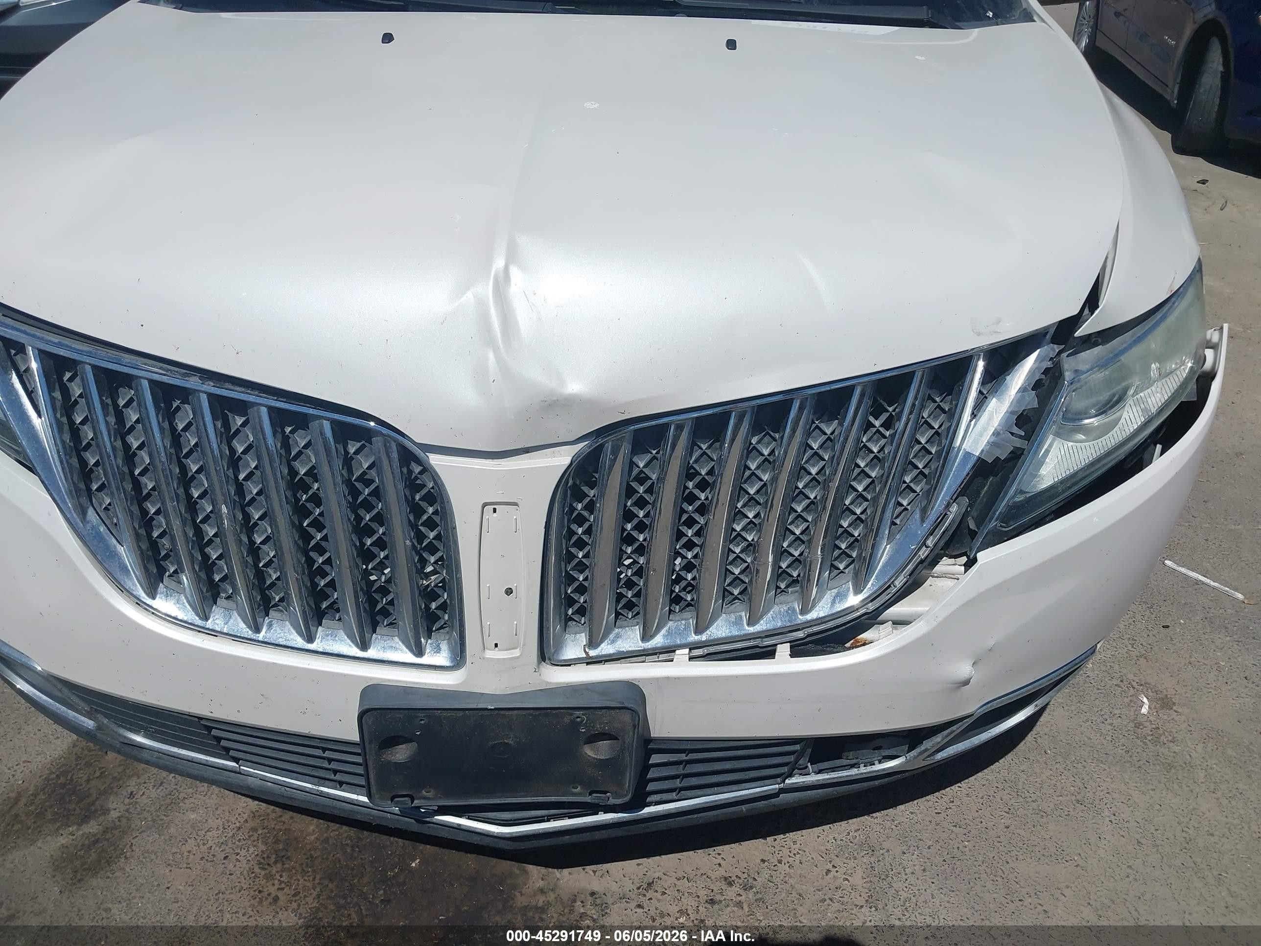 2015 Lincoln Mkx   White vin: 2LMDJ6JK0FBL31752