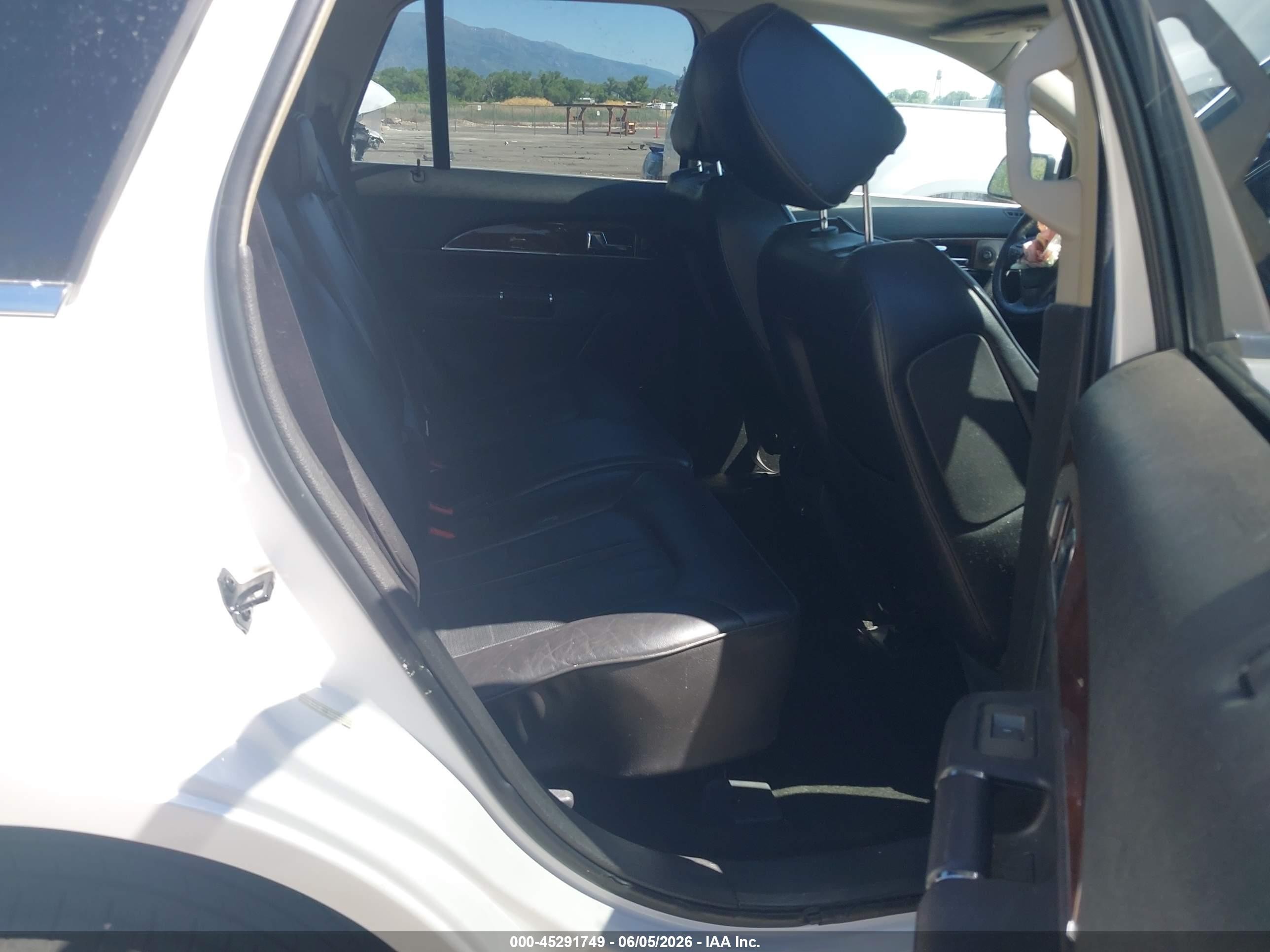 2015 Lincoln Mkx   White vin: 2LMDJ6JK0FBL31752