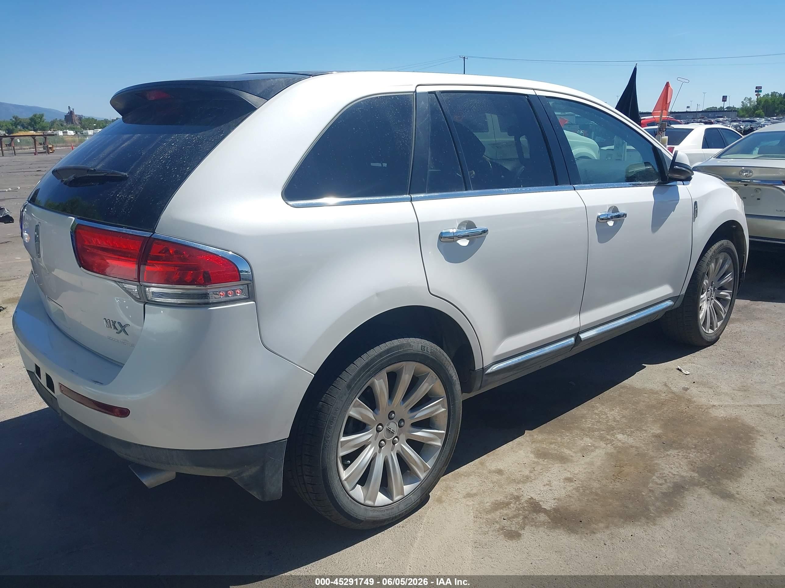 2015 Lincoln Mkx   White vin: 2LMDJ6JK0FBL31752
