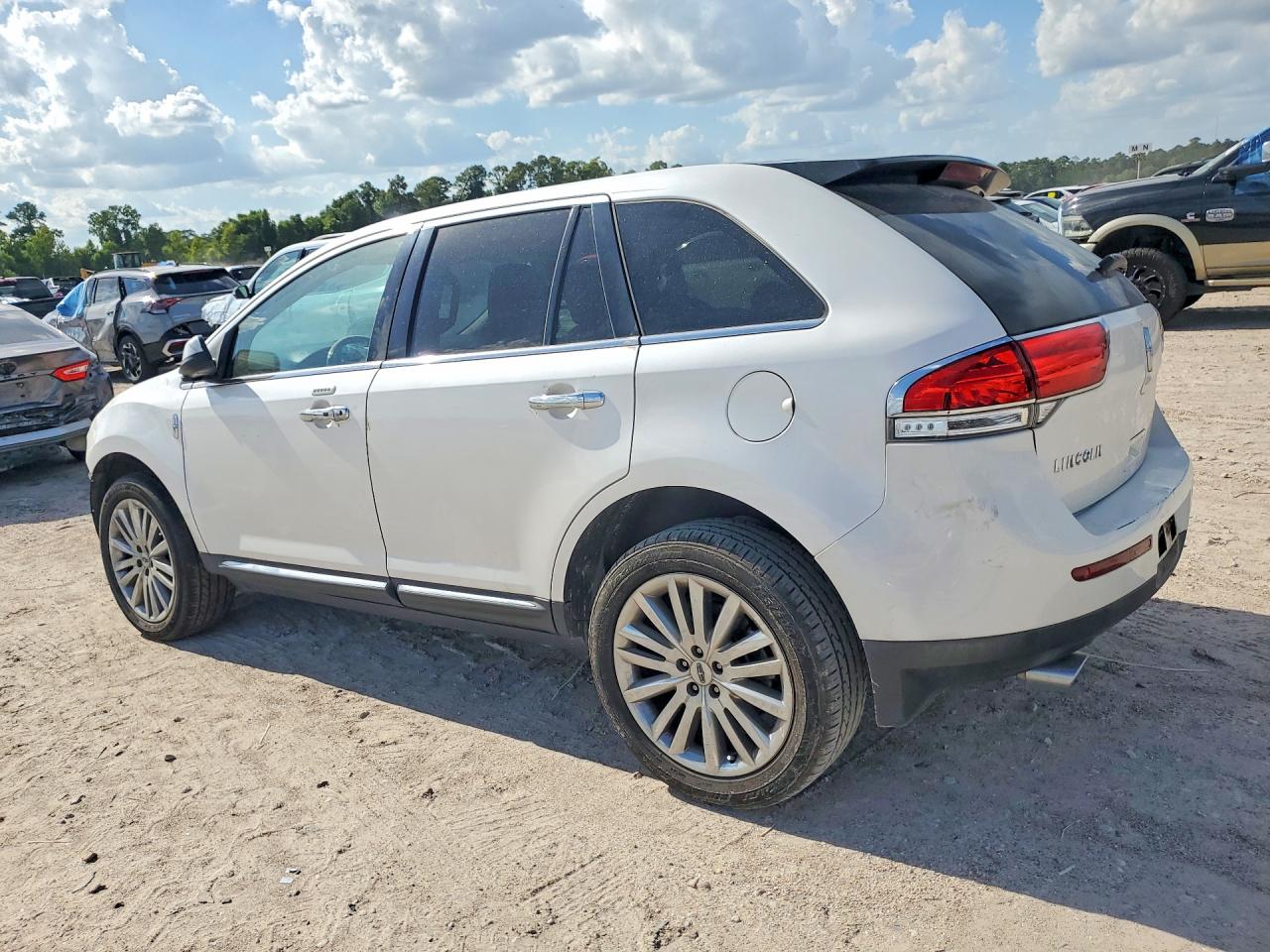 2011 Lincoln Mkx White vin: 2LMDJ6JK1BBJ33143