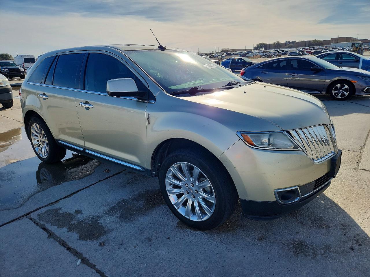 2011 Lincoln Mkx Gold vin: 2LMDJ6JK2BBJ15072