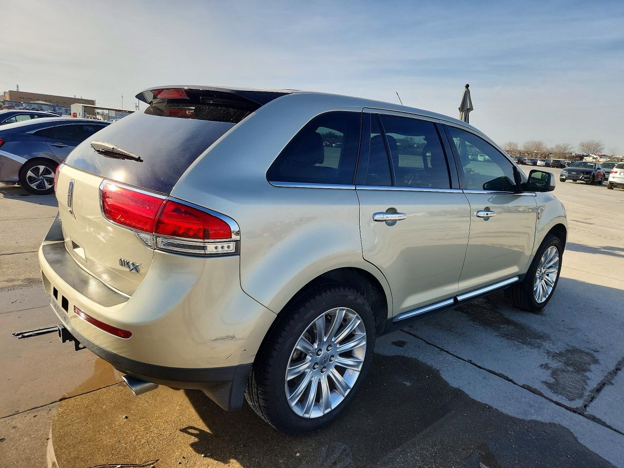 2011 Lincoln Mkx Gold vin: 2LMDJ6JK2BBJ15072