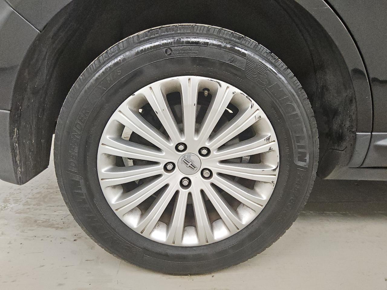 2013 Lincoln Mkx Black vin: 2LMDJ6JK2DBL22600 Damage: Right Rear Wheel, Curb Rash, > 12 Inches