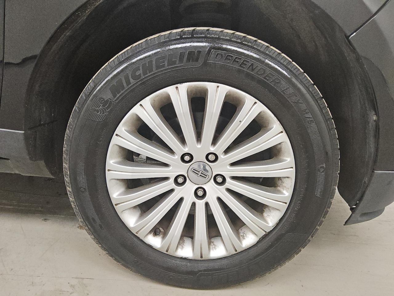 2013 Lincoln Mkx Black vin: 2LMDJ6JK2DBL22600 Damage: Right Front Wheel, Curb Rash, 4 To 5 Inches