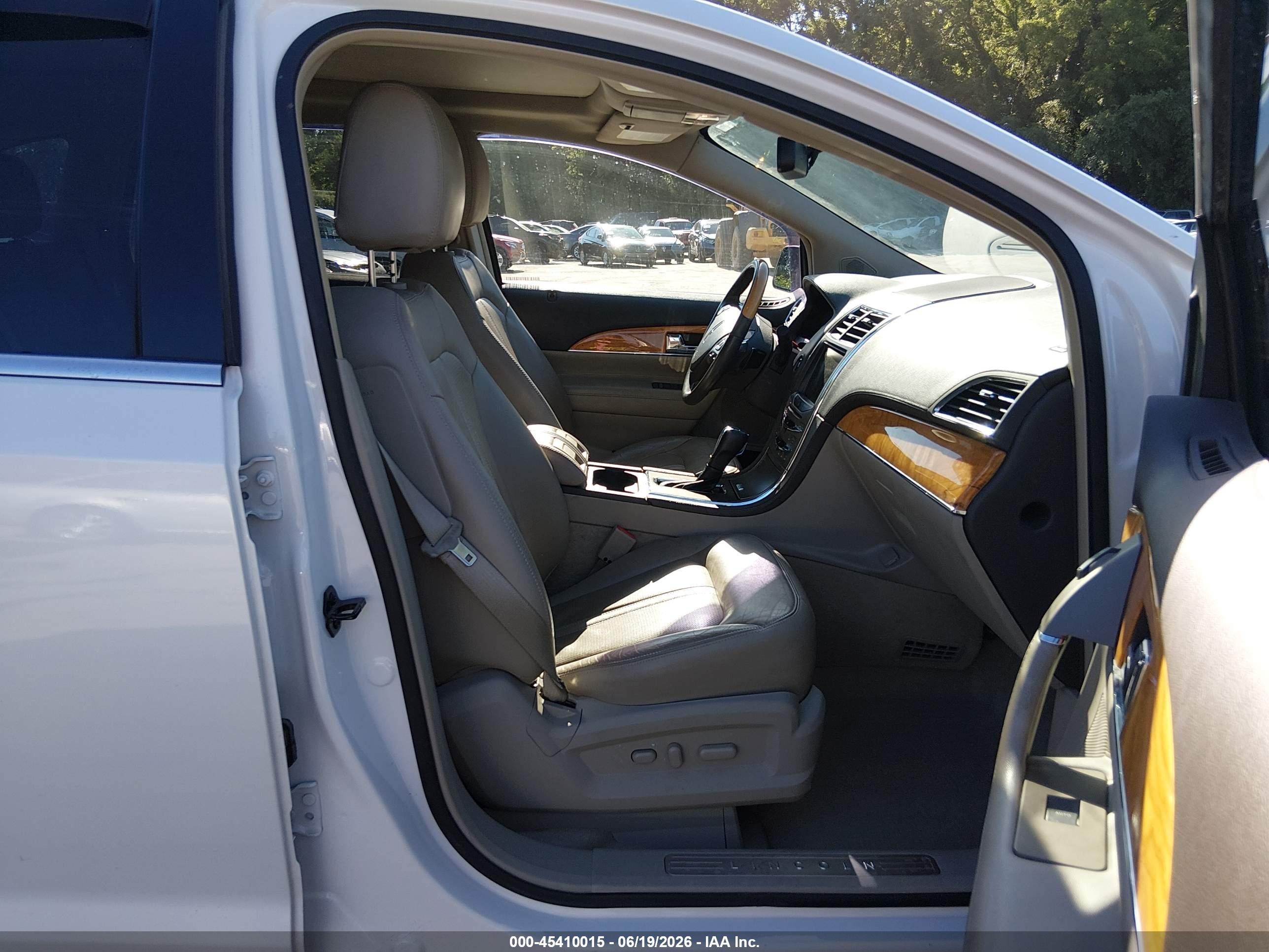 2013 Lincoln Mkx   White vin: 2LMDJ6JK2DBL25111