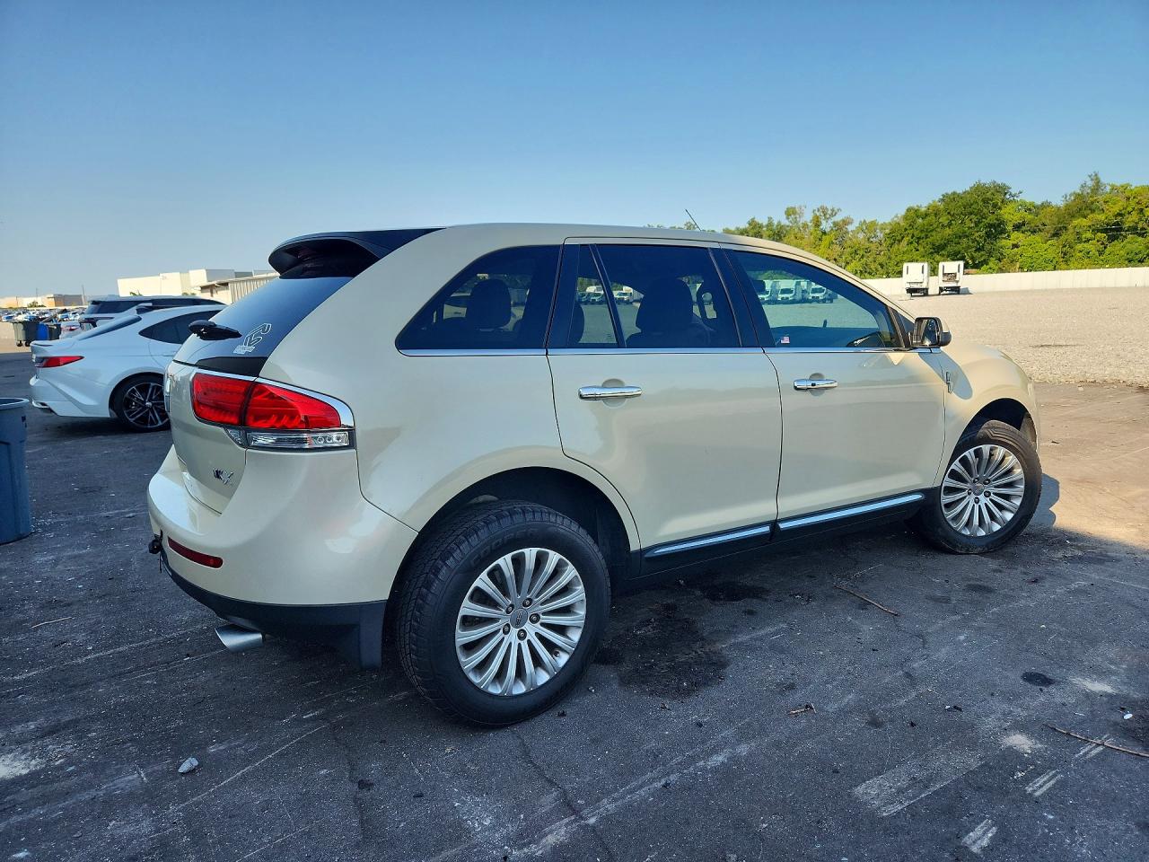 2014 Lincoln Mkx Beige vin: 2LMDJ6JK2EBL18354