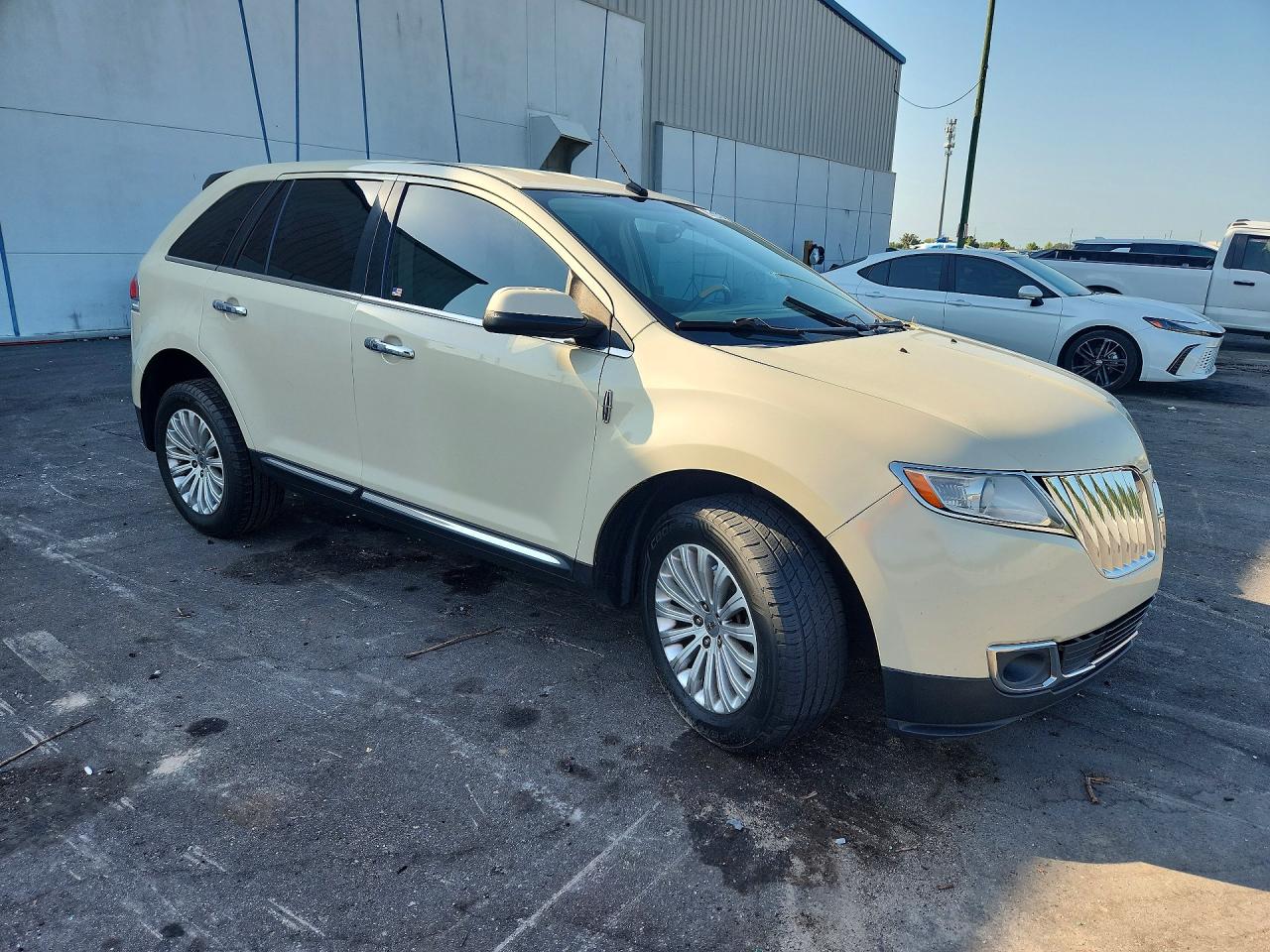 2014 Lincoln Mkx Beige vin: 2LMDJ6JK2EBL18354