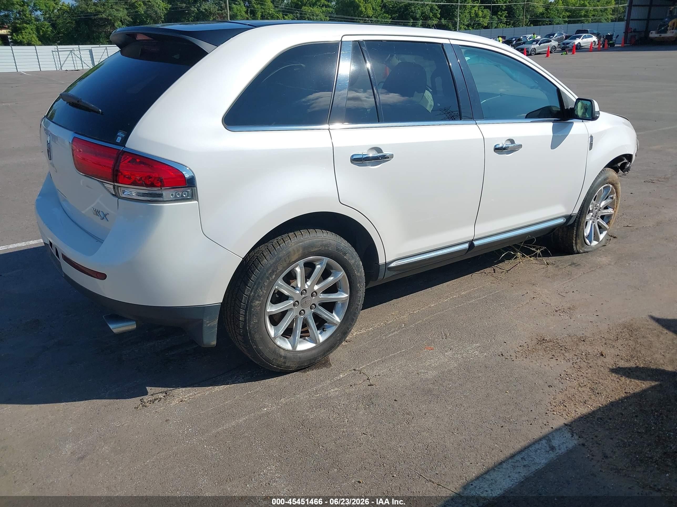 2015 Lincoln Mkx   White vin: 2LMDJ6JK2FBL30618