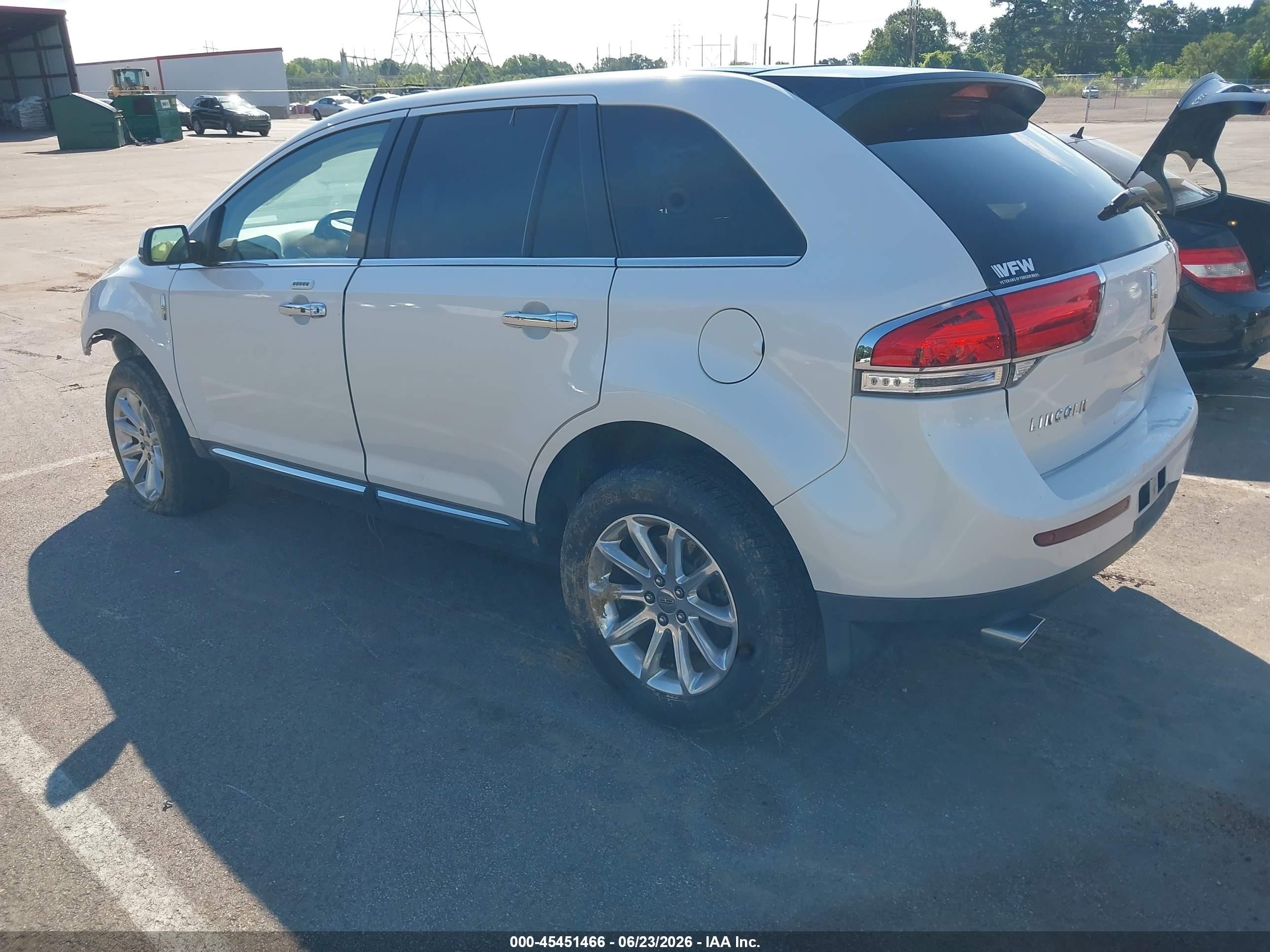 2015 Lincoln Mkx   White vin: 2LMDJ6JK2FBL30618
