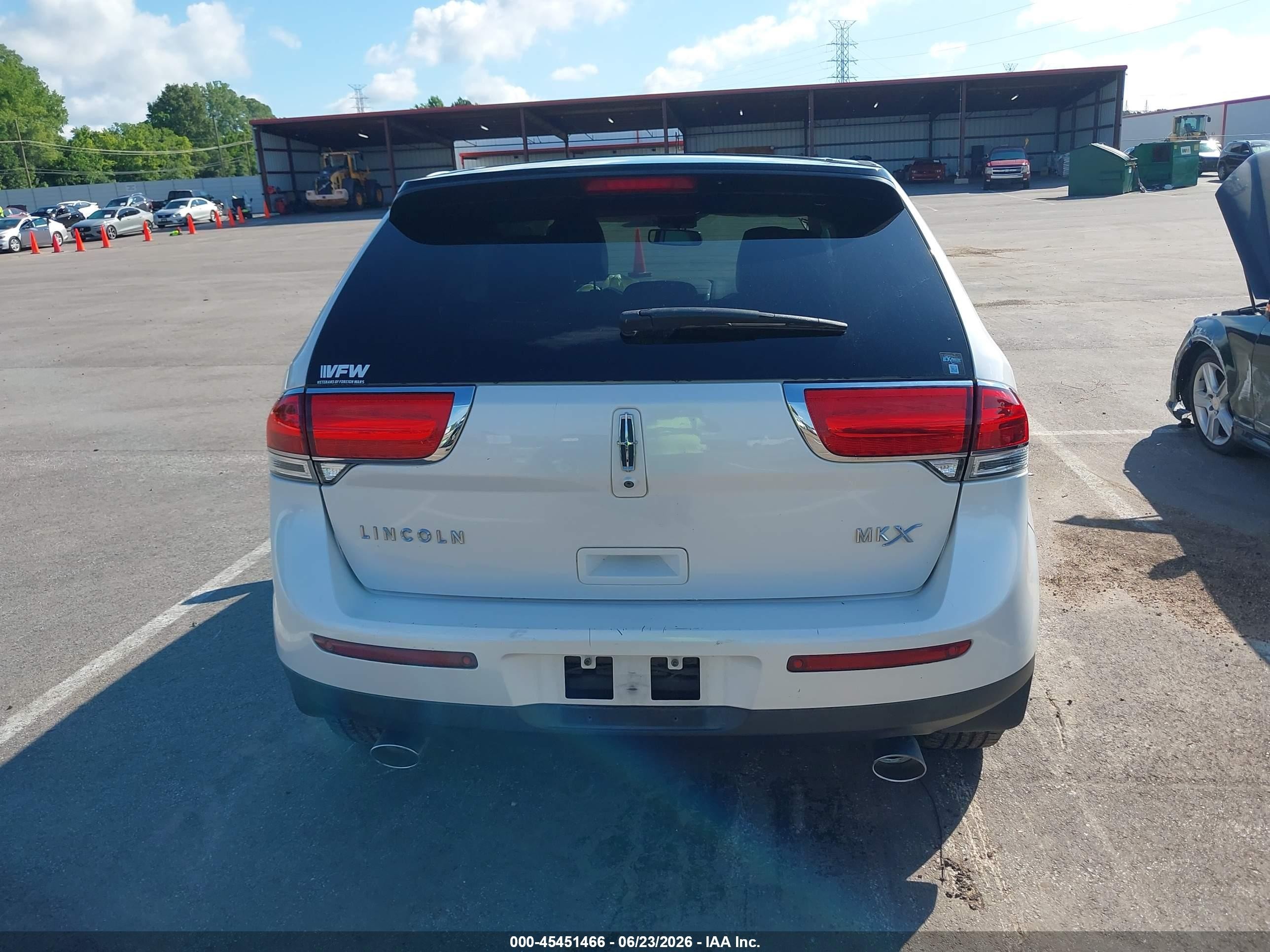 2015 Lincoln Mkx   White vin: 2LMDJ6JK2FBL30618