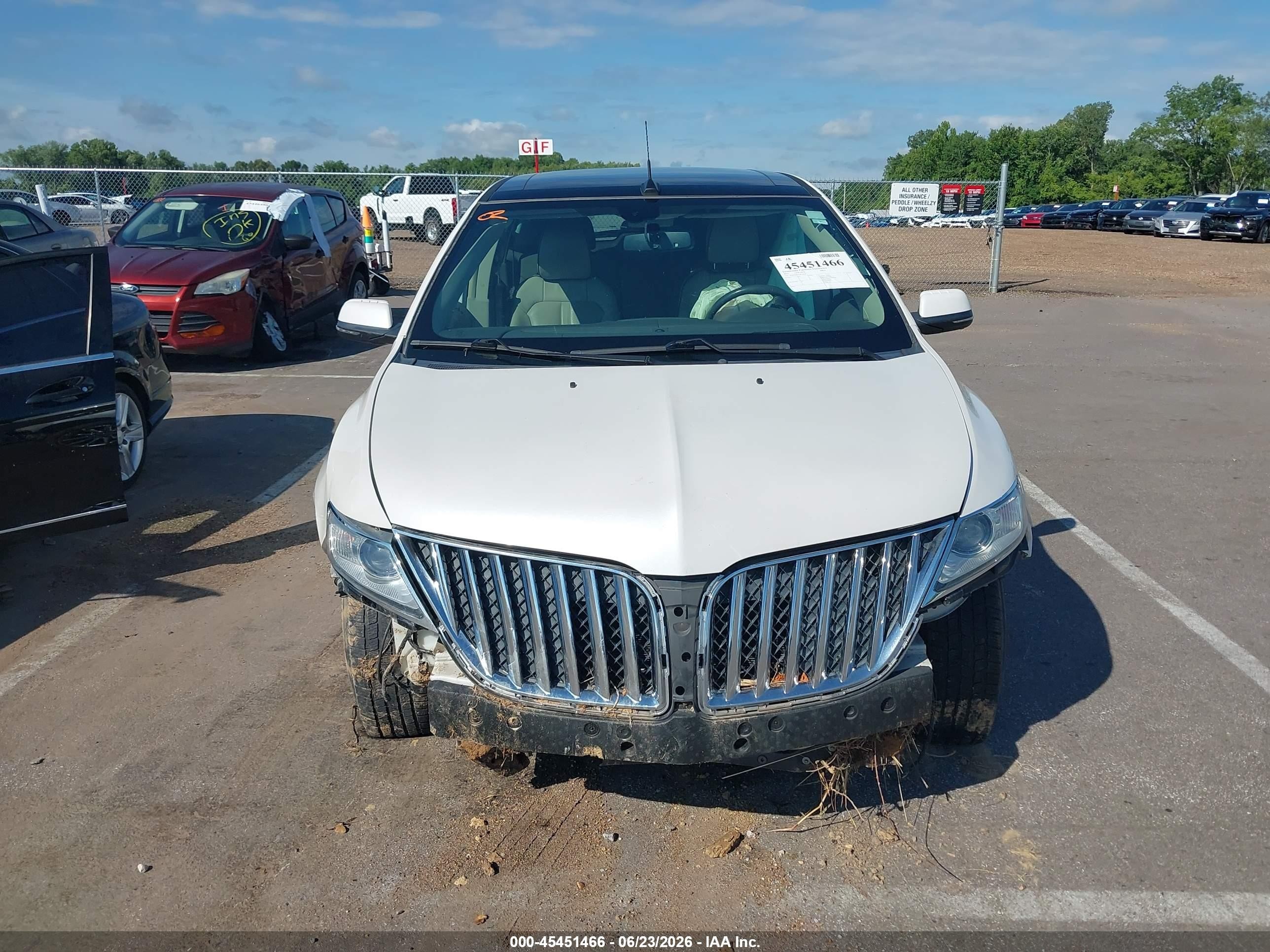 2015 Lincoln Mkx   White vin: 2LMDJ6JK2FBL30618