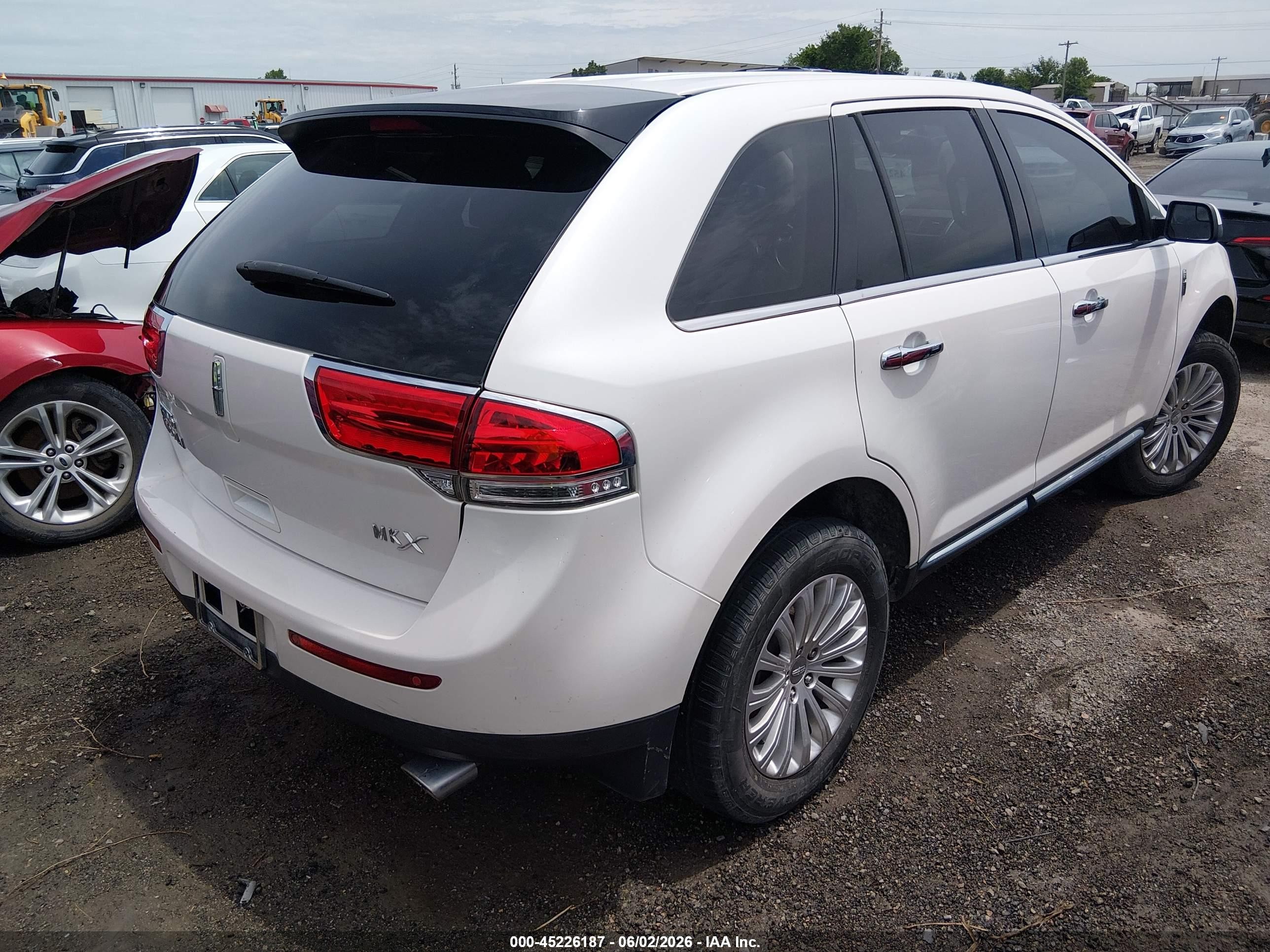 2015 Lincoln Mkx   White vin: 2LMDJ6JK2FBL32126