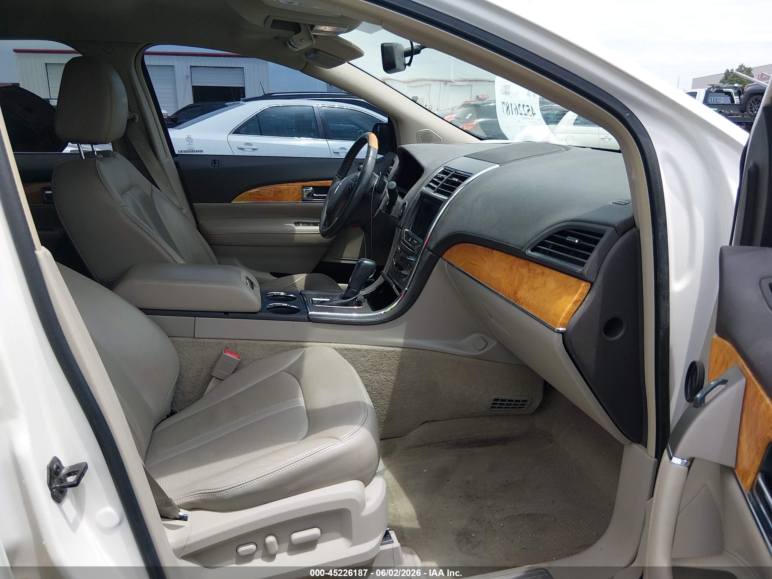 2015 Lincoln Mkx   White vin: 2LMDJ6JK2FBL32126