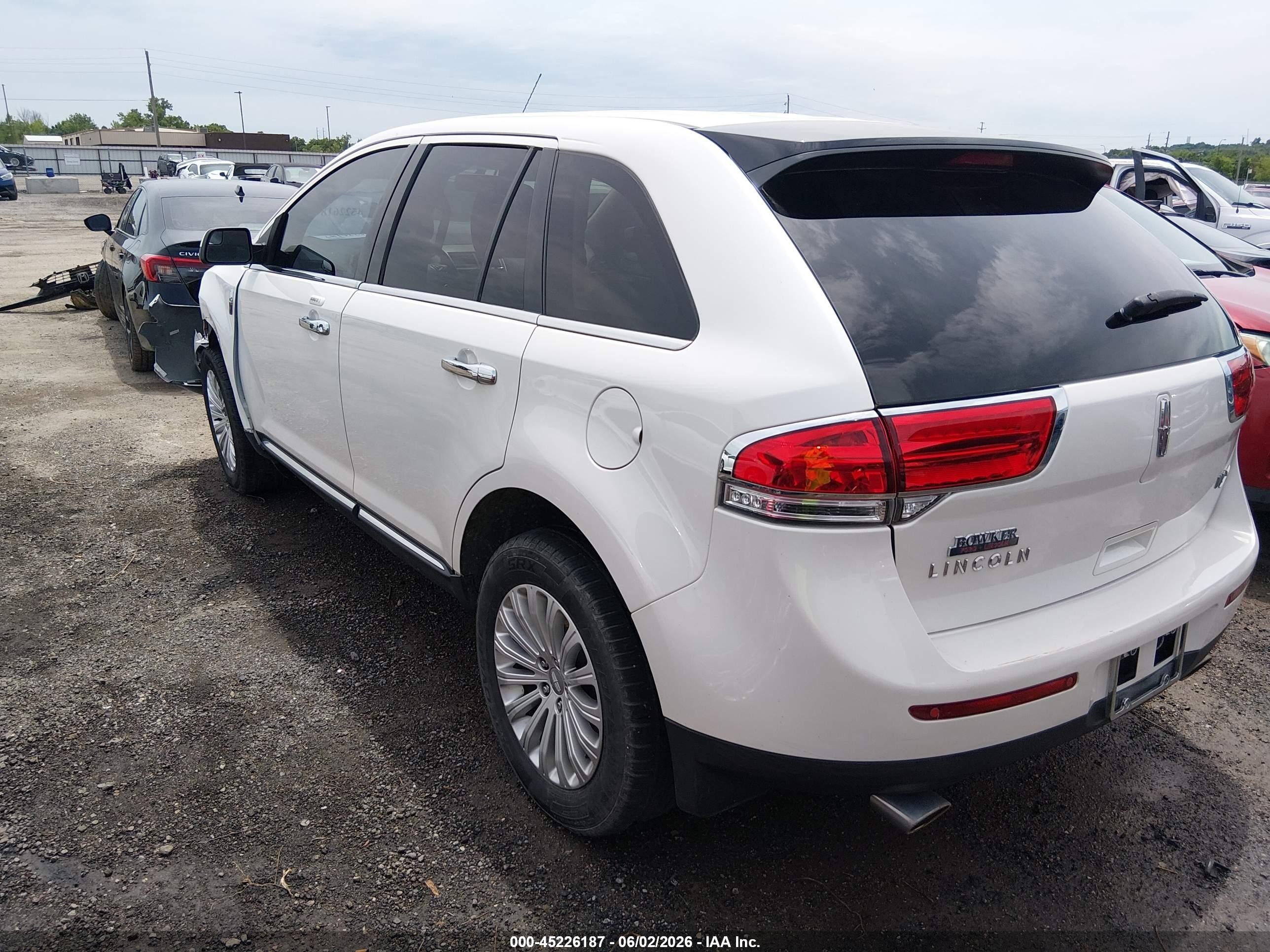 2015 Lincoln Mkx   White vin: 2LMDJ6JK2FBL32126